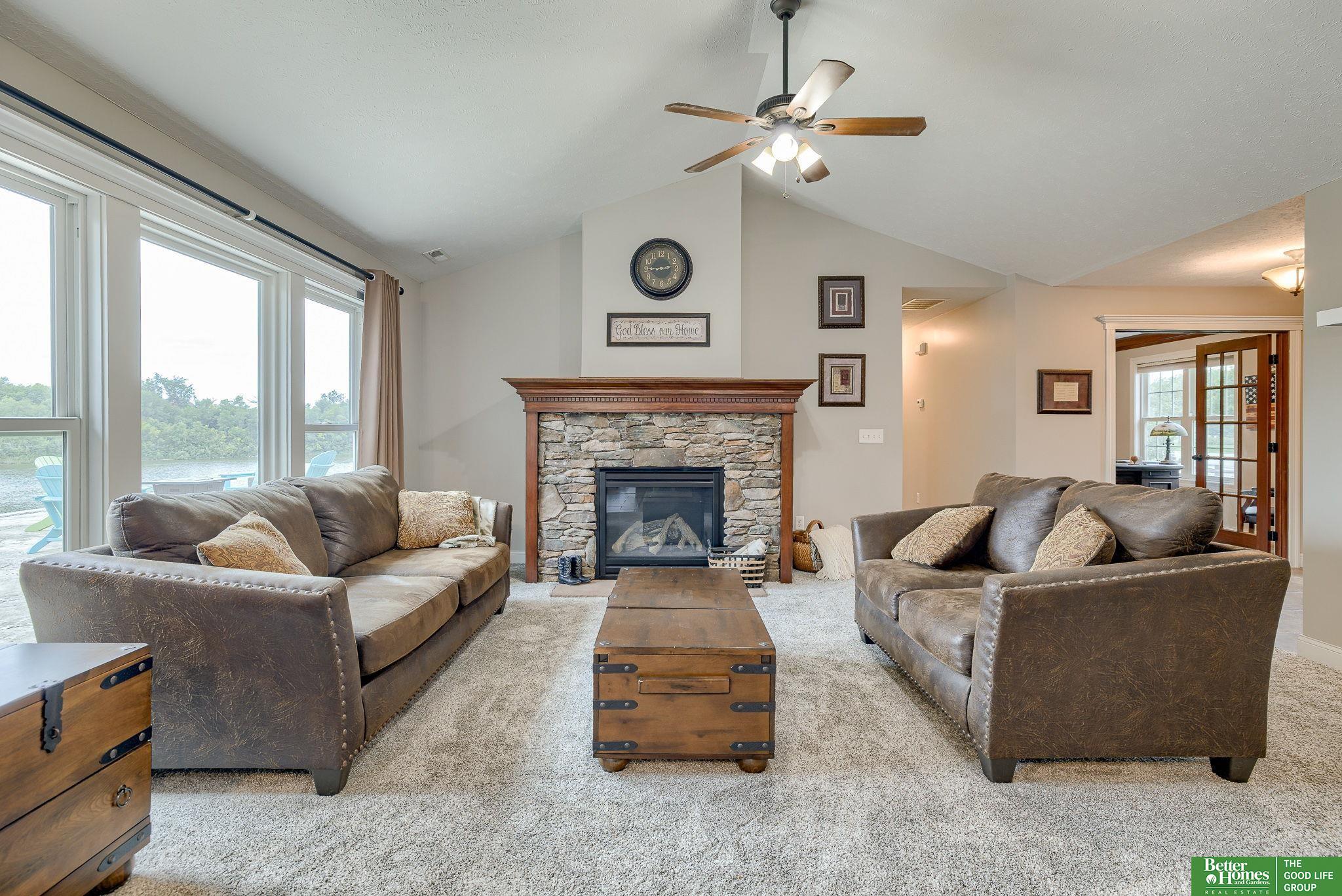 813 Spring Lake Circle, McCool Junction