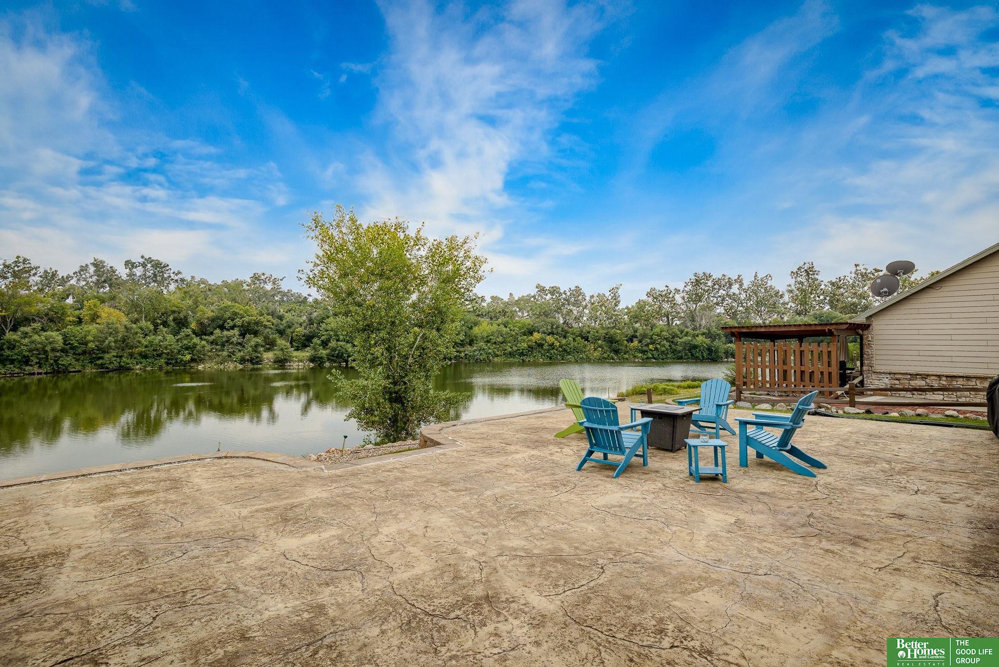 813 Spring Lake Circle, McCool Junction