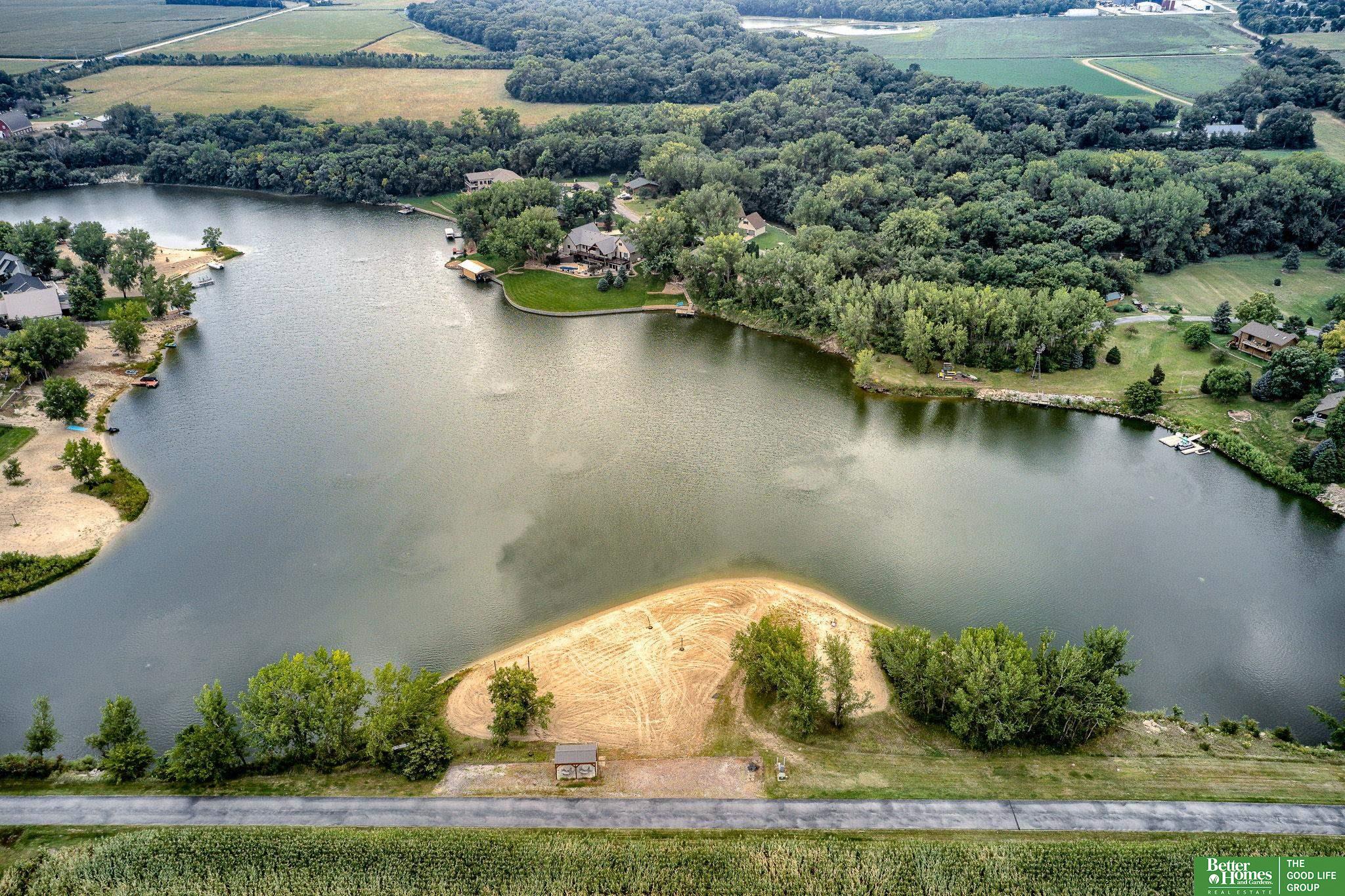 813 Spring Lake Circle, McCool Junction