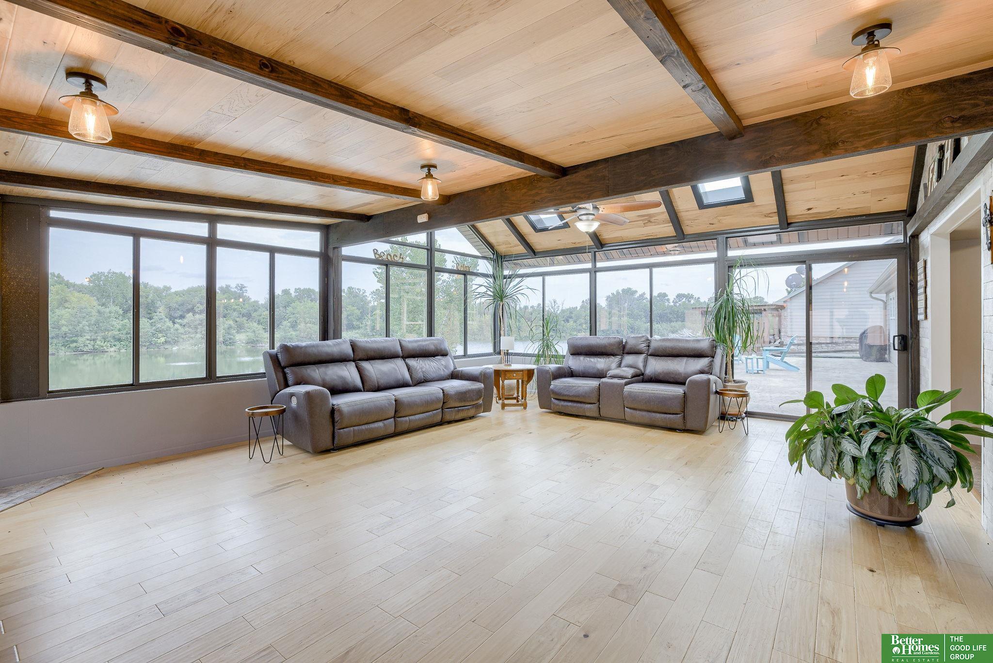 813 Spring Lake Circle, McCool Junction