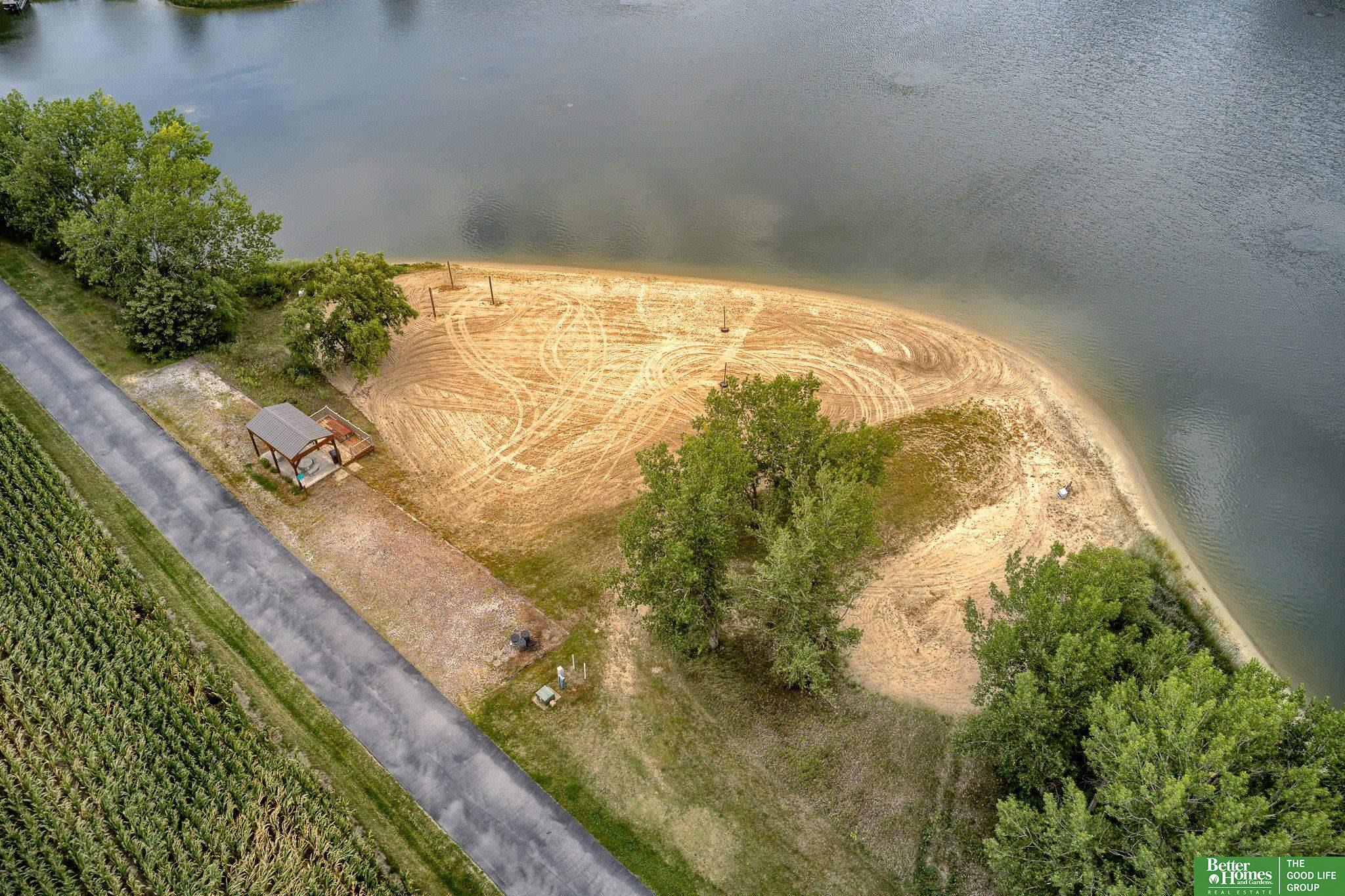 813 Spring Lake Circle, McCool Junction