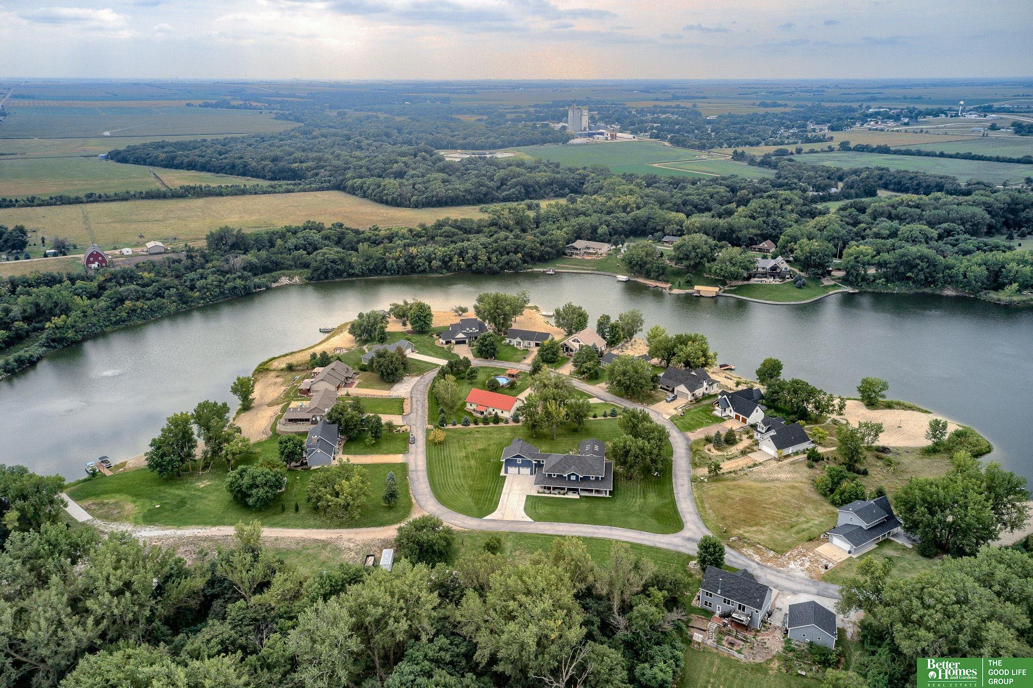 813 Spring Lake Circle, McCool Junction