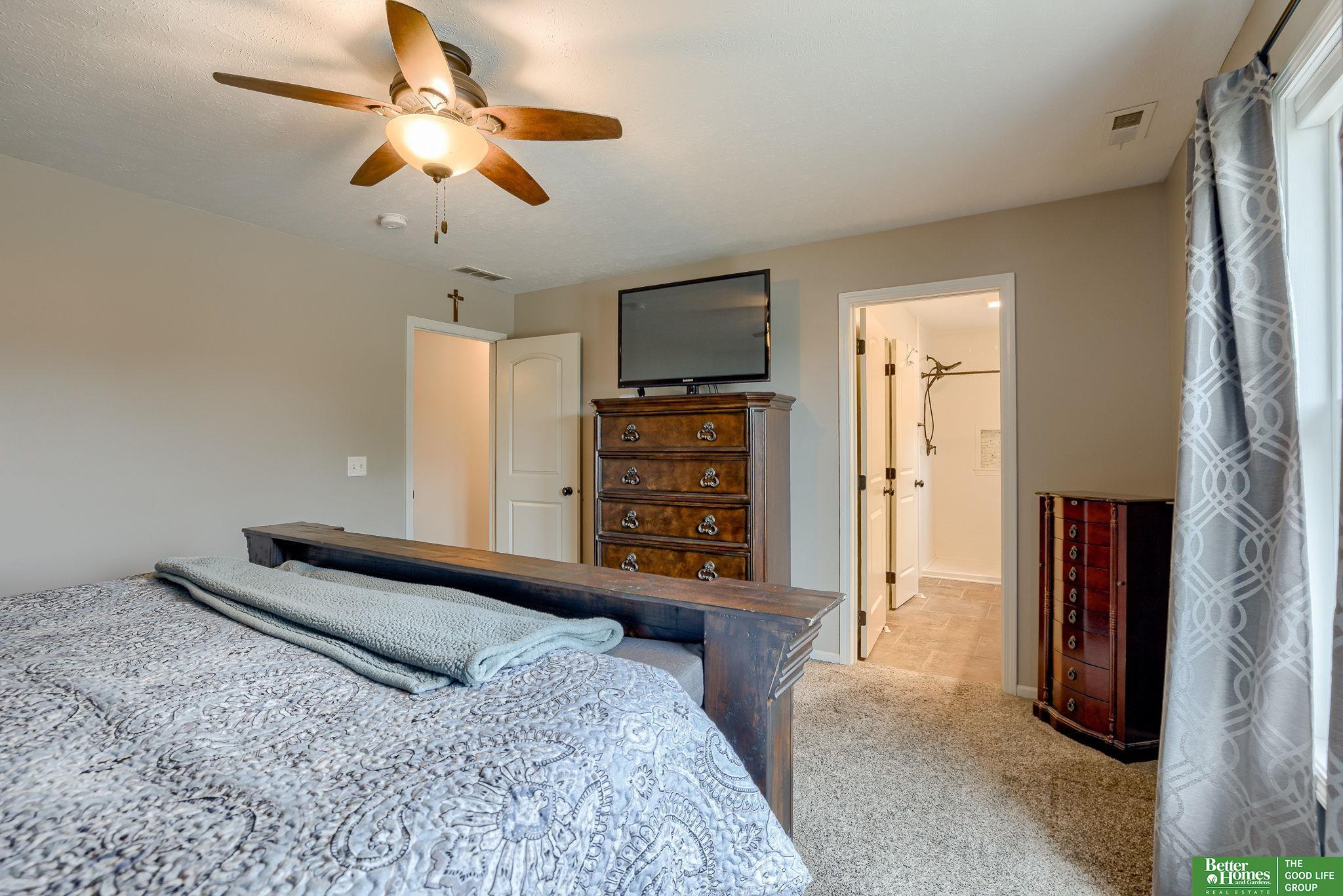 813 Spring Lake Circle, McCool Junction