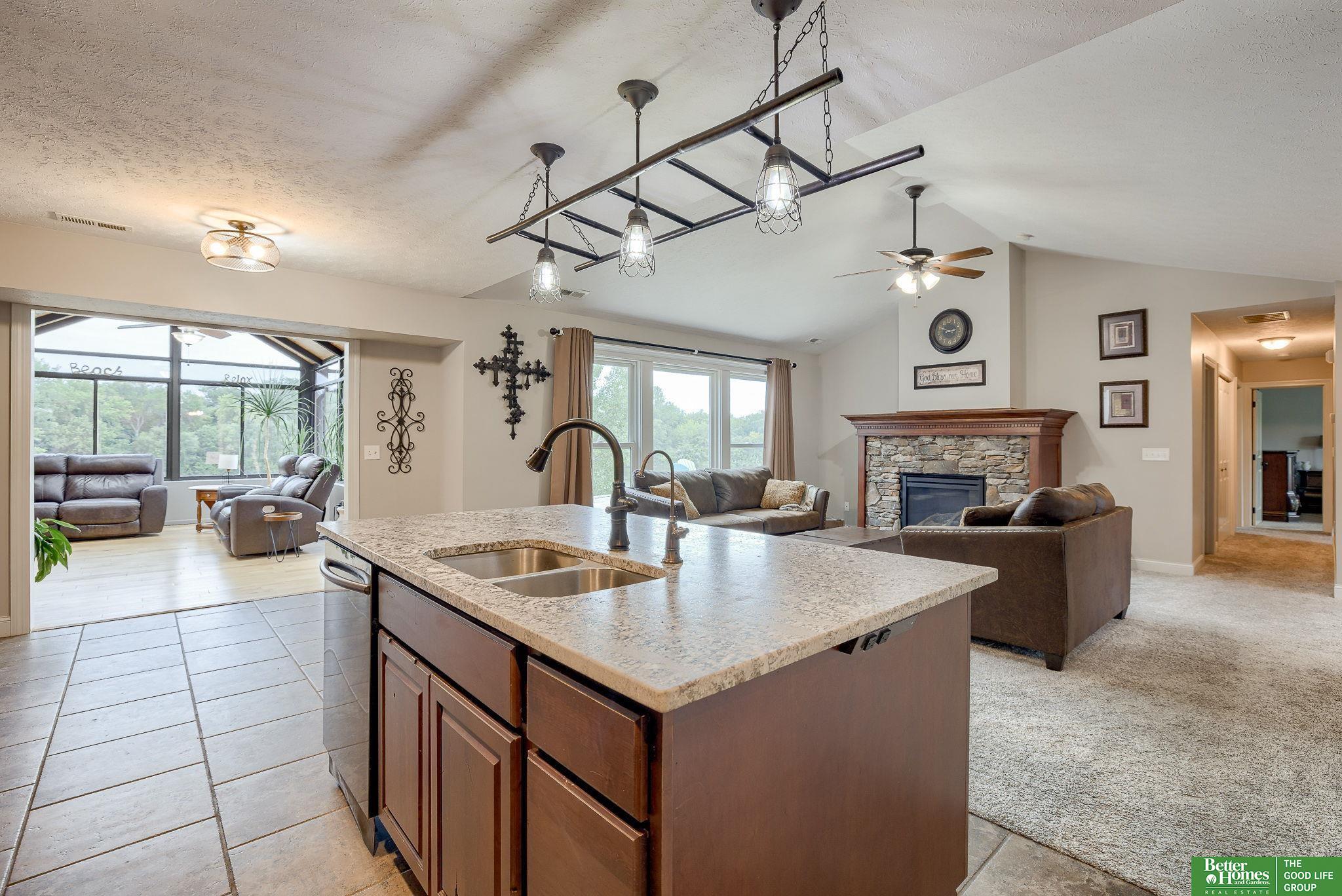 813 Spring Lake Circle, McCool Junction