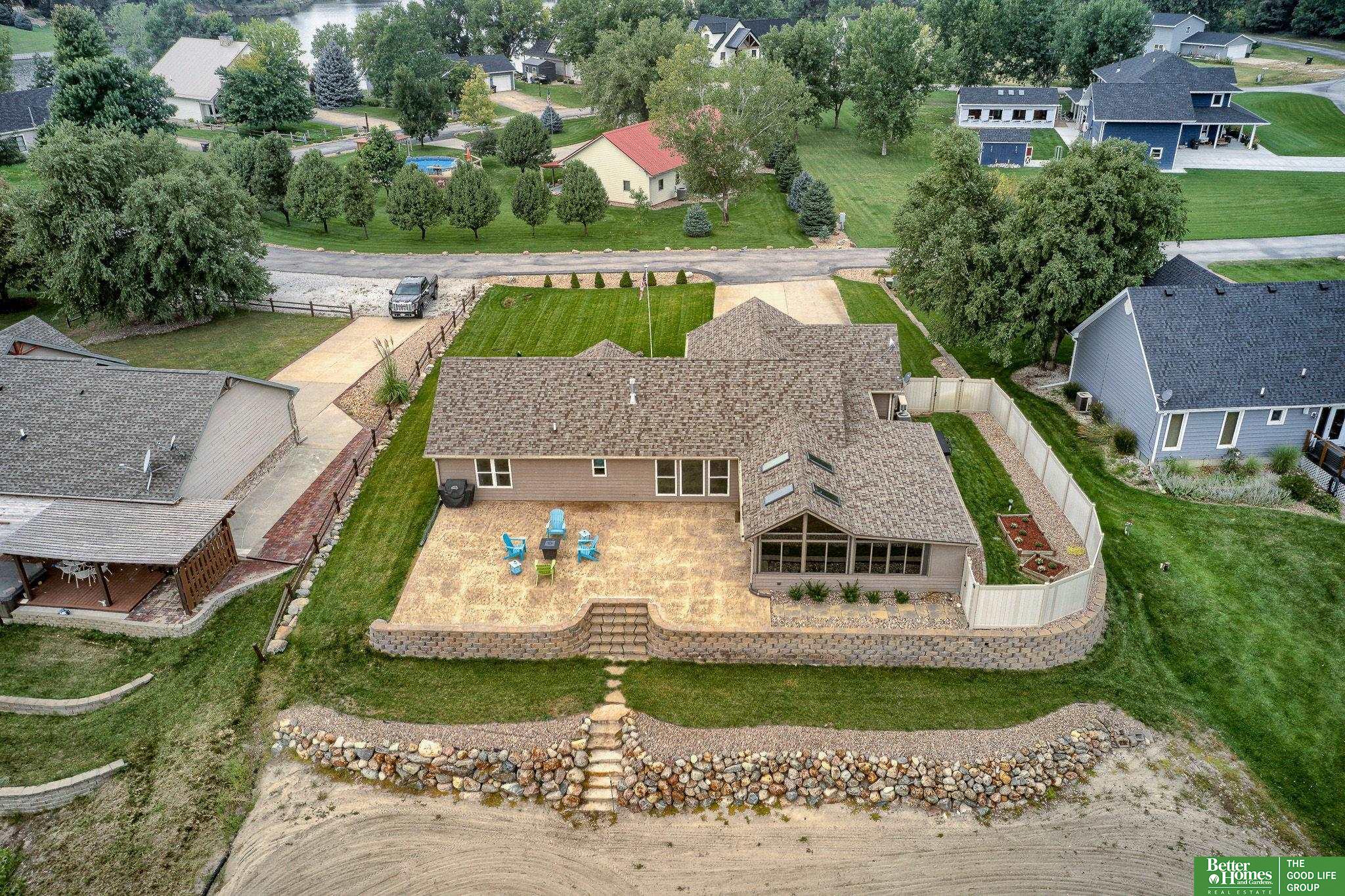 813 Spring Lake Circle, McCool Junction