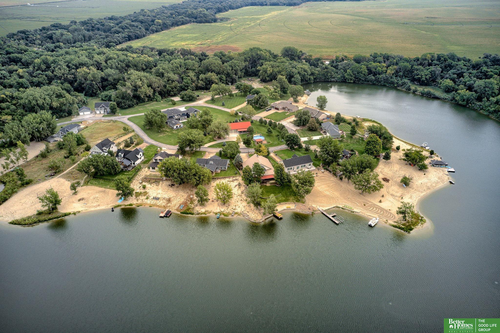 813 Spring Lake Circle, McCool Junction