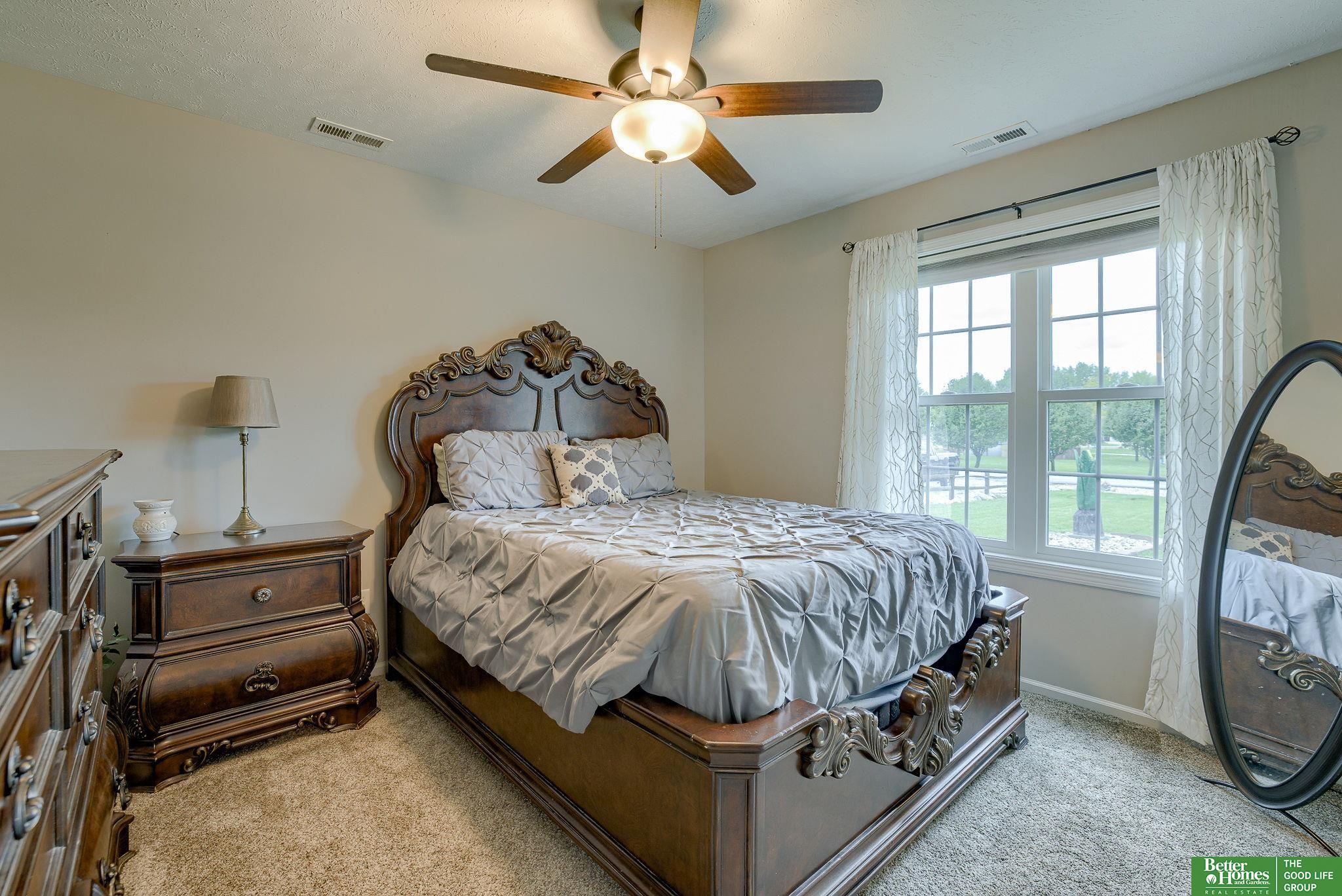 813 Spring Lake Circle, McCool Junction