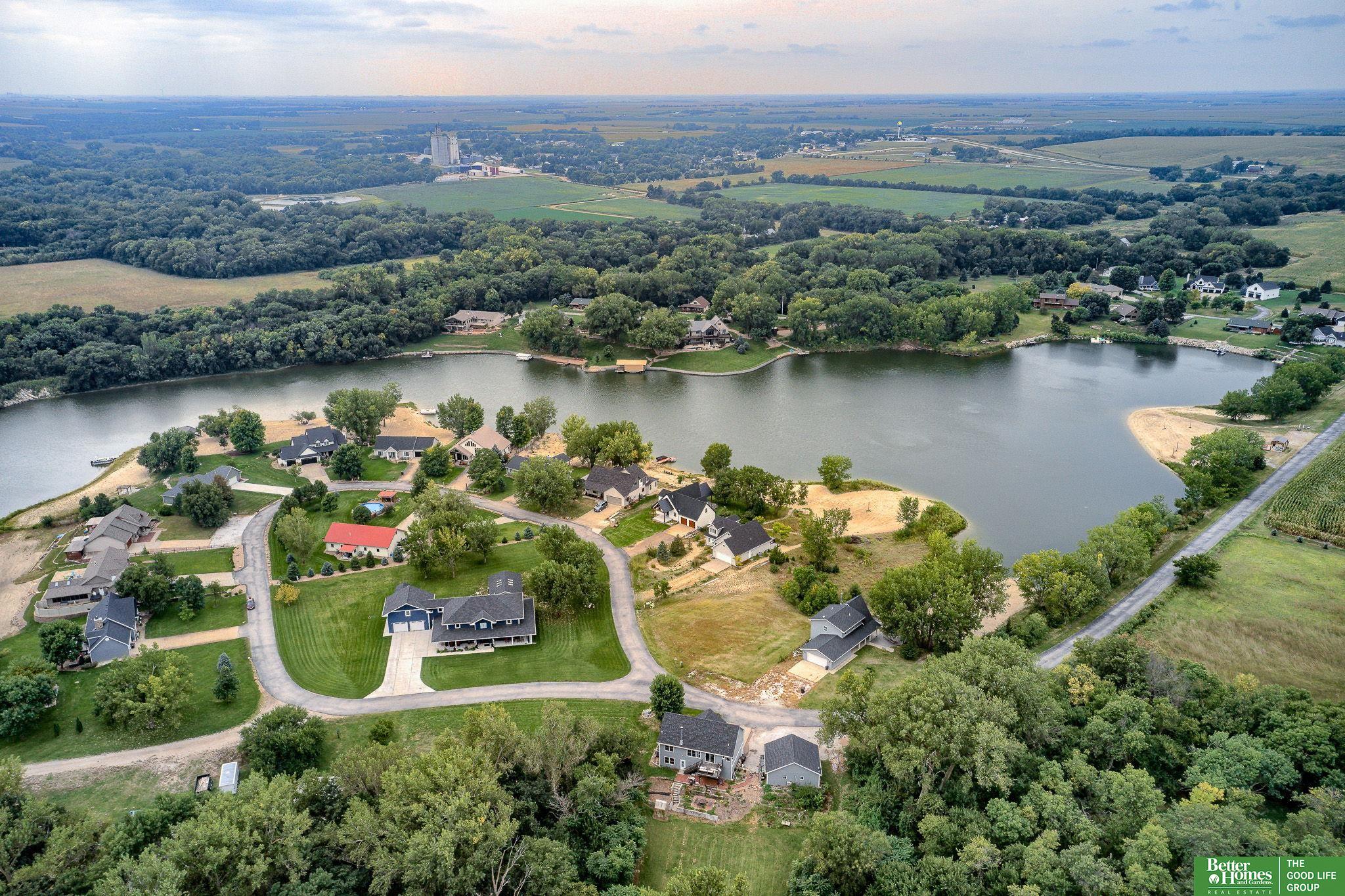 813 Spring Lake Circle, McCool Junction