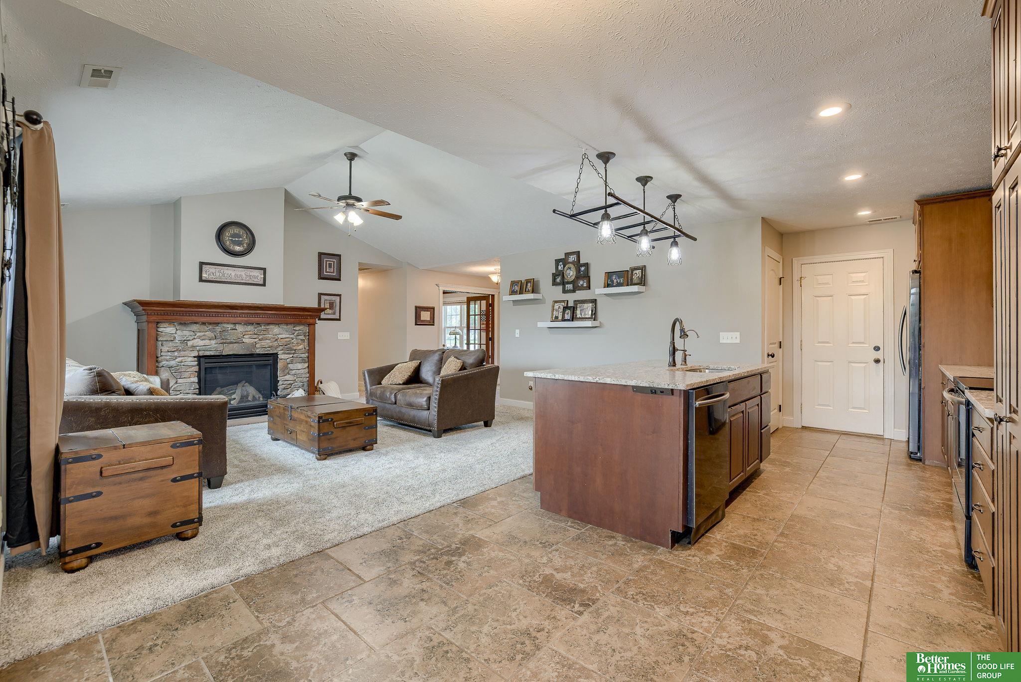 813 Spring Lake Circle, McCool Junction