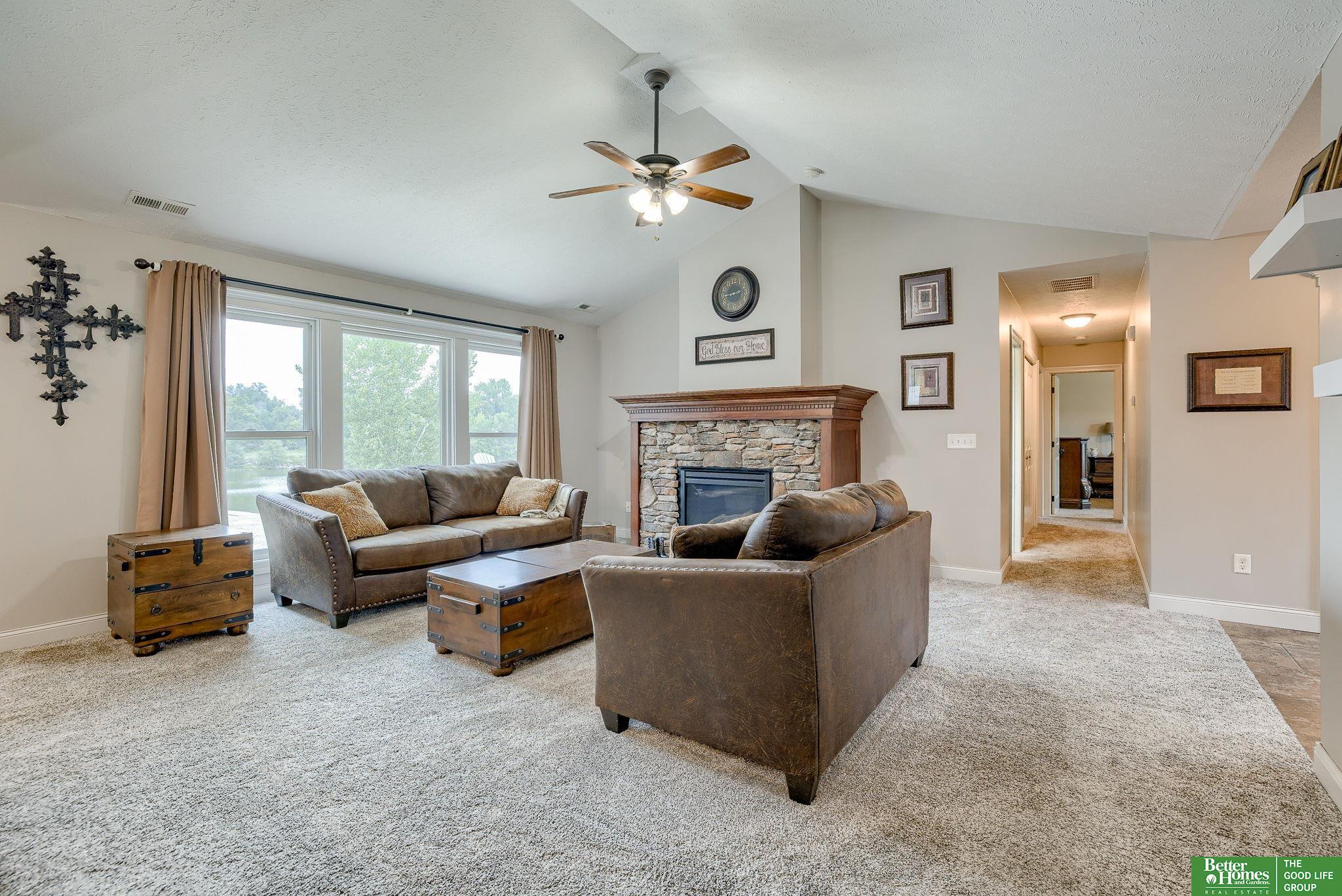 813 Spring Lake Circle, McCool Junction