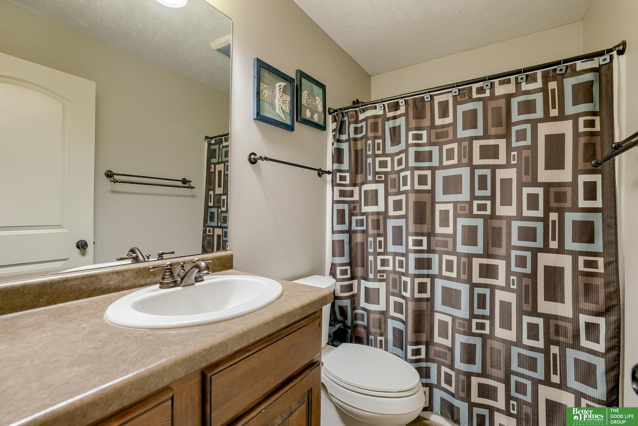 813 Spring Lake Circle, McCool Junction