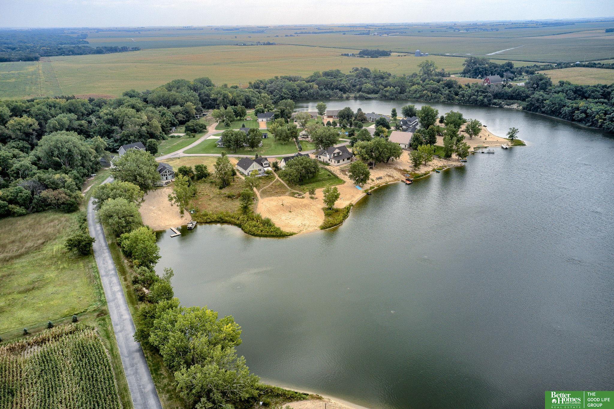 813 Spring Lake Circle, McCool Junction