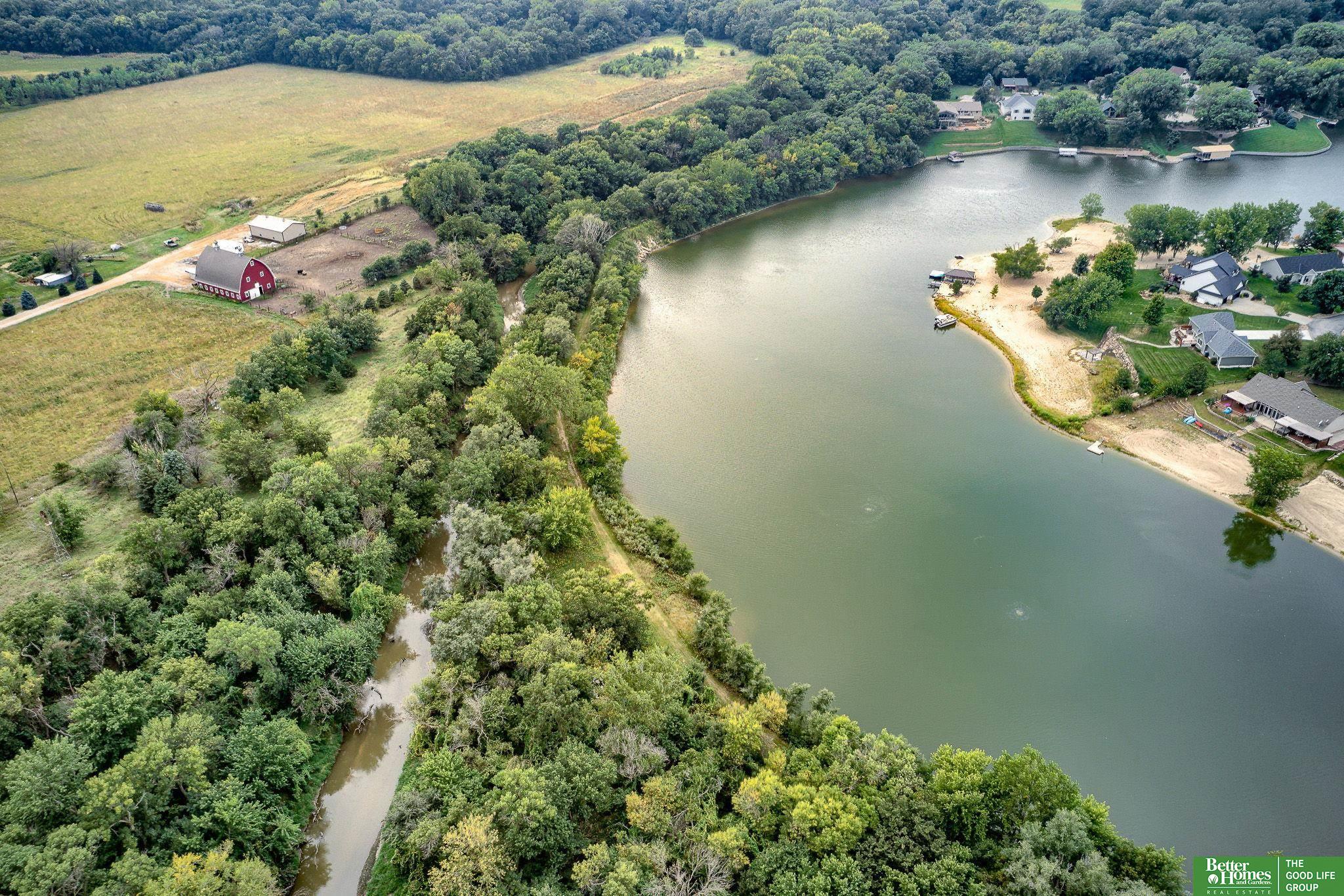 813 Spring Lake Circle, McCool Junction