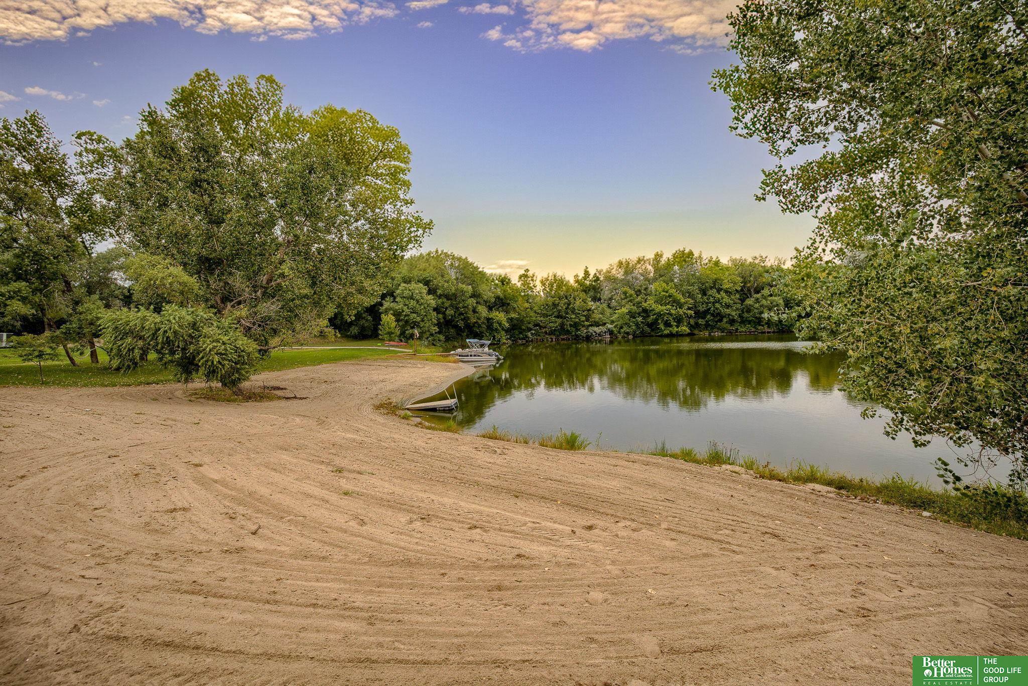 813 Spring Lake Circle, McCool Junction