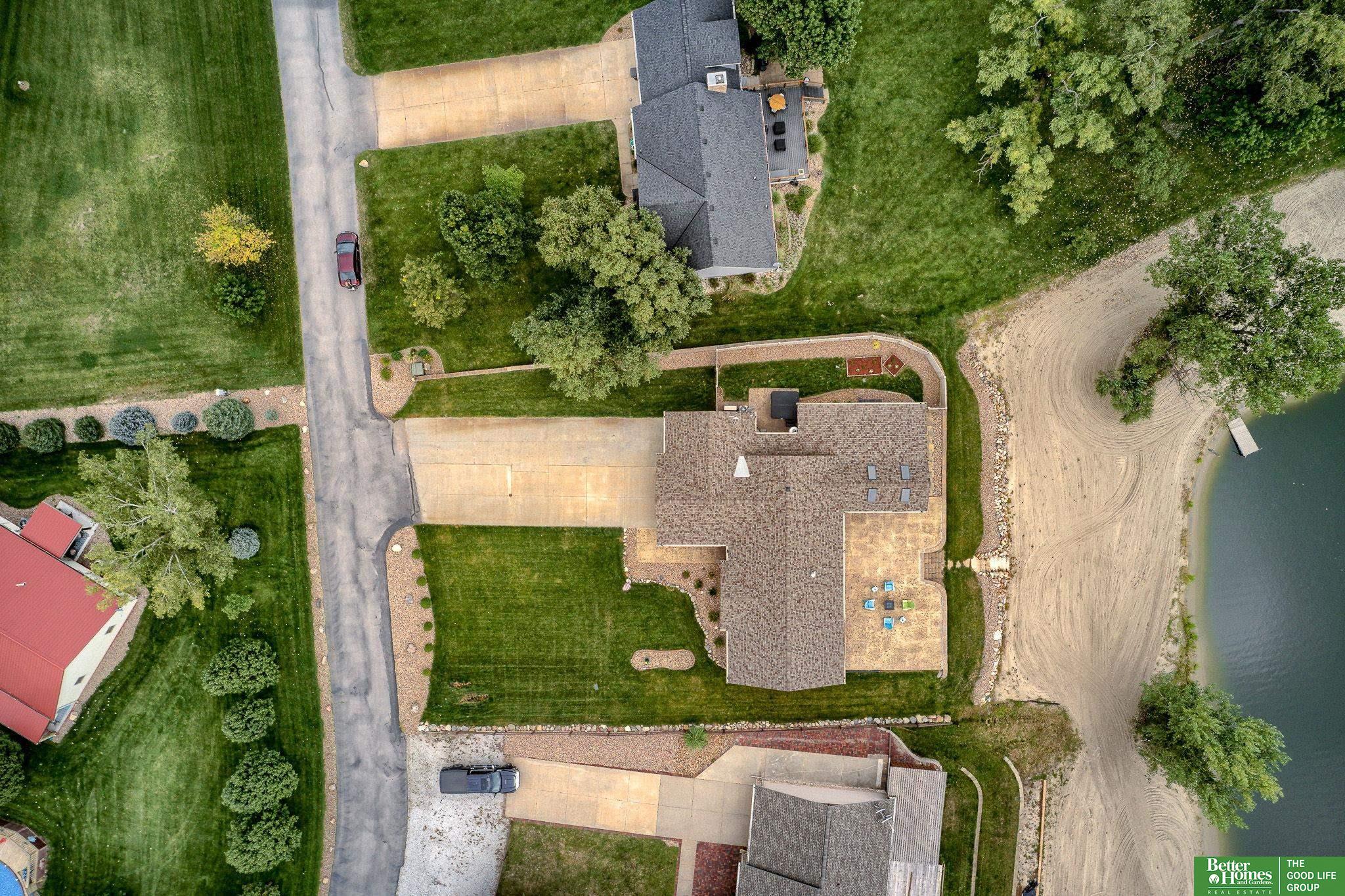 813 Spring Lake Circle, McCool Junction