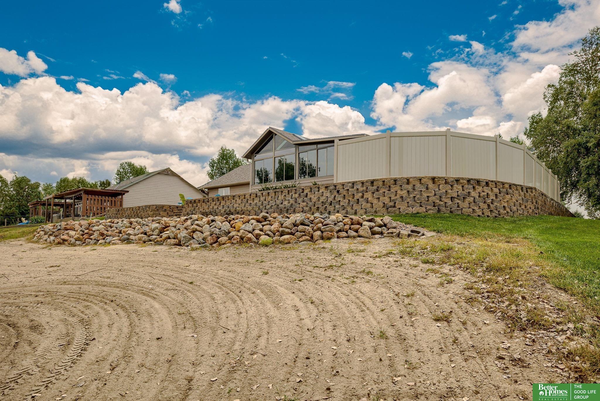 813 Spring Lake Circle, McCool Junction