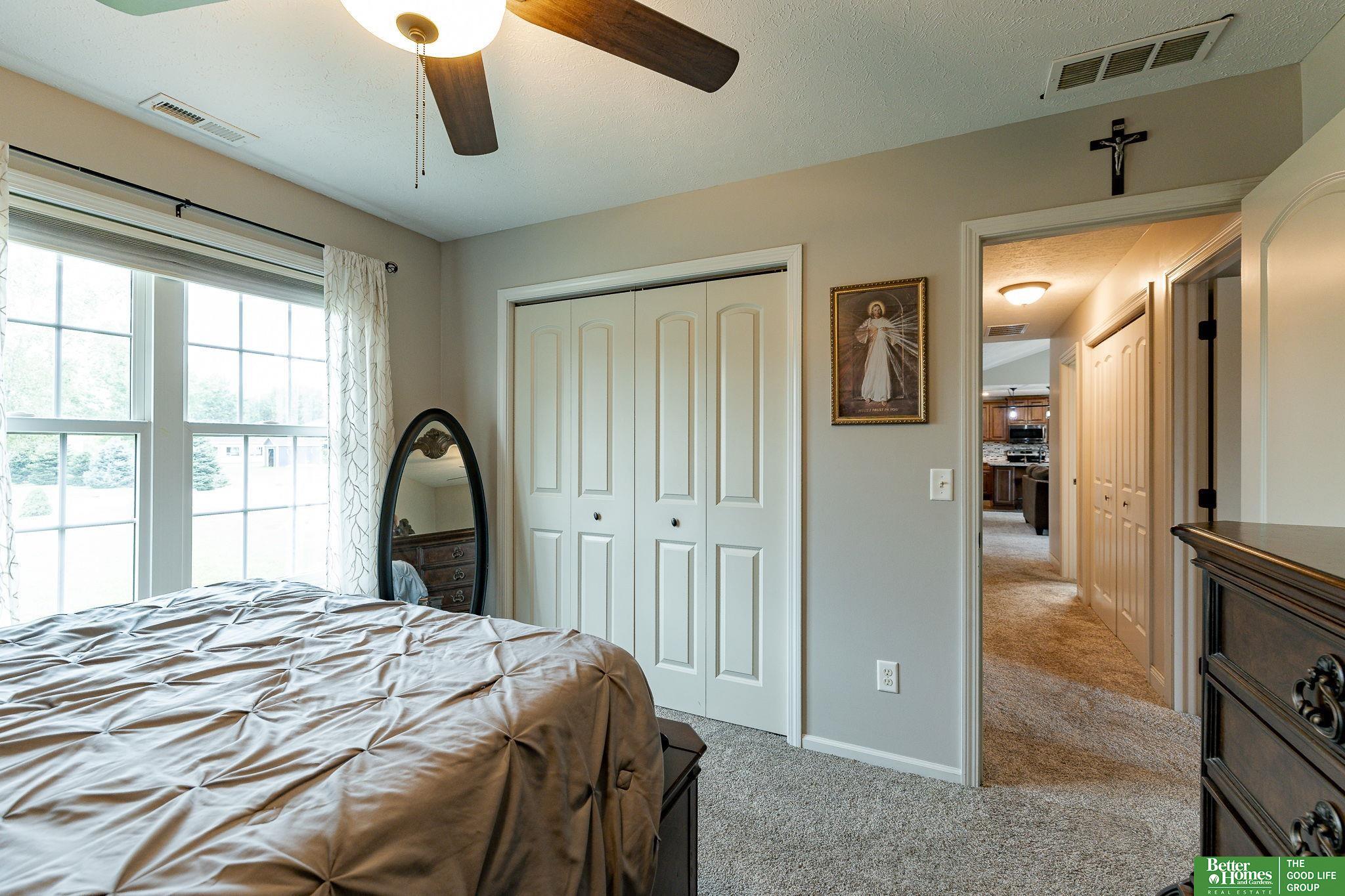 813 Spring Lake Circle, McCool Junction