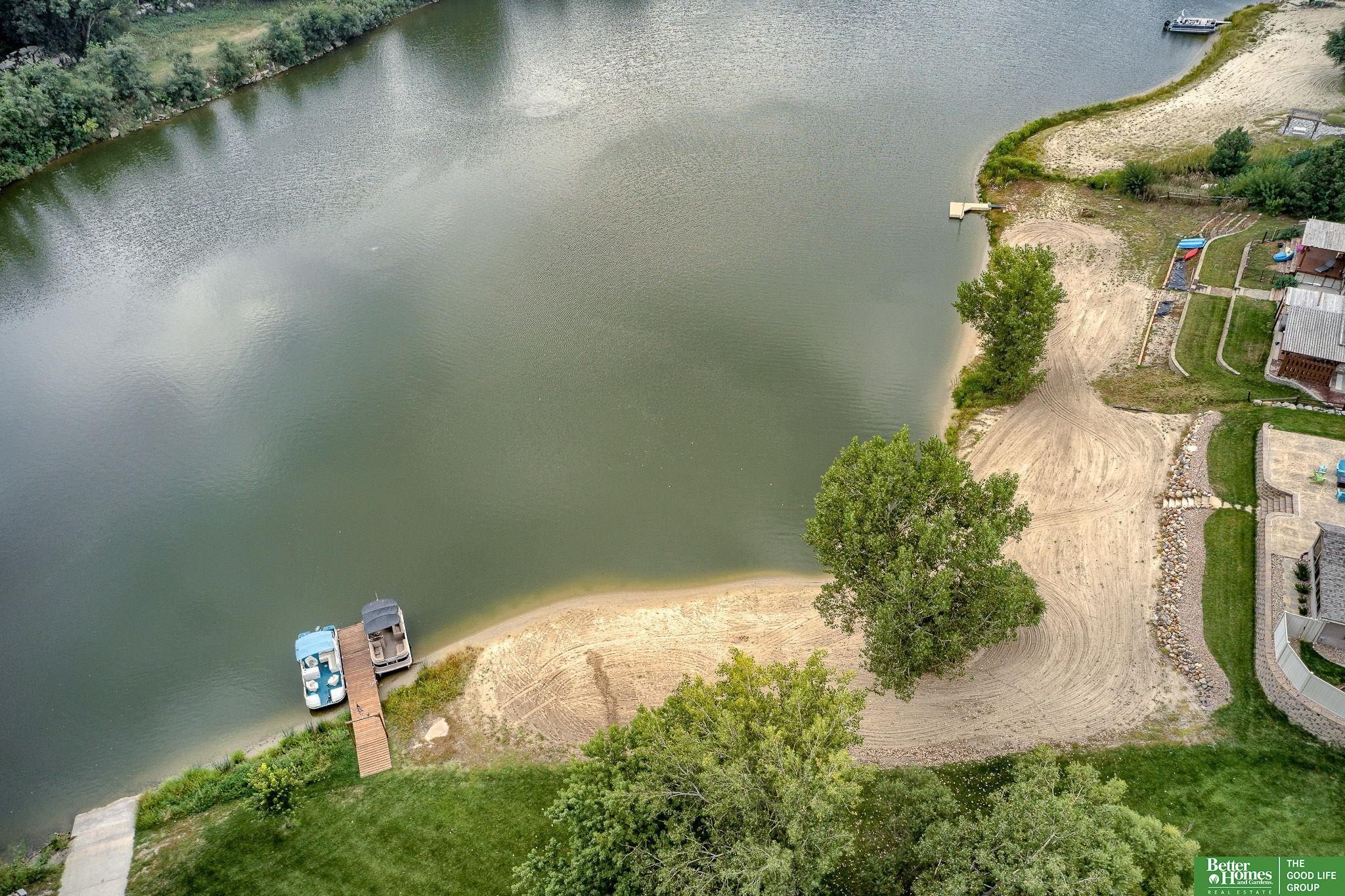 813 Spring Lake Circle, McCool Junction