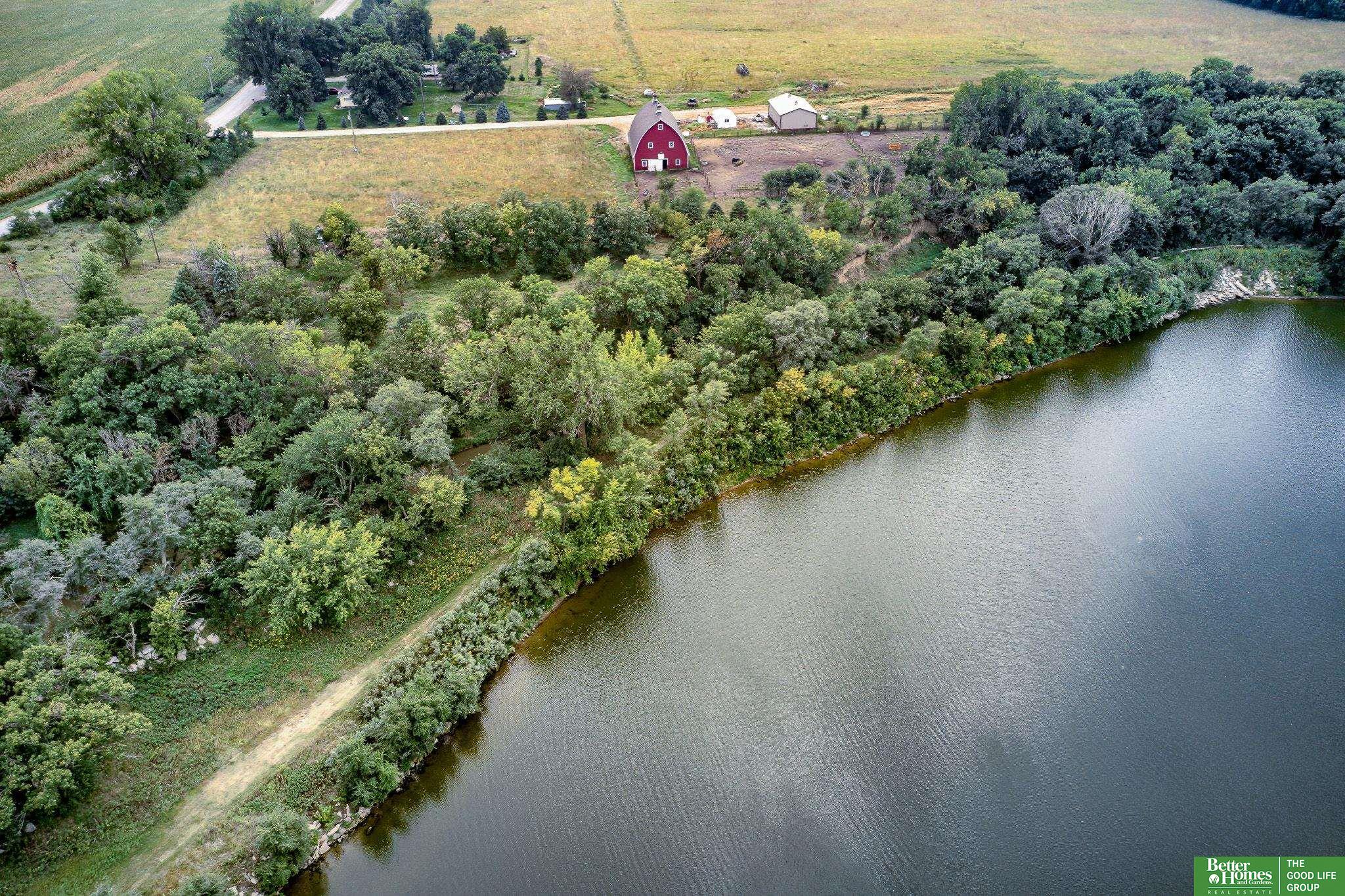 813 Spring Lake Circle, McCool Junction