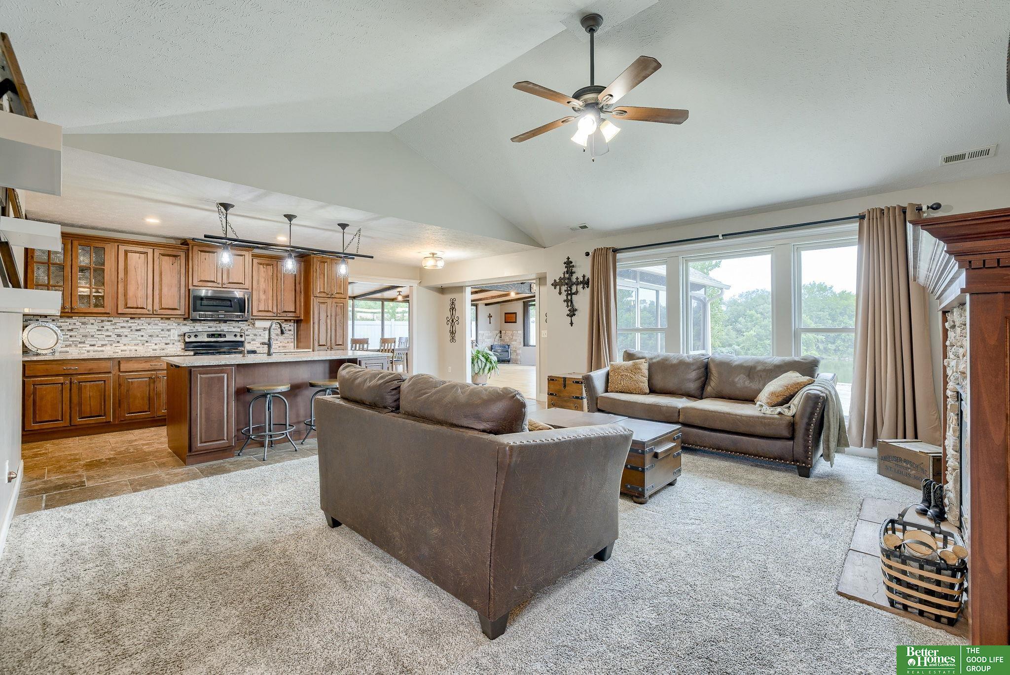 813 Spring Lake Circle, McCool Junction