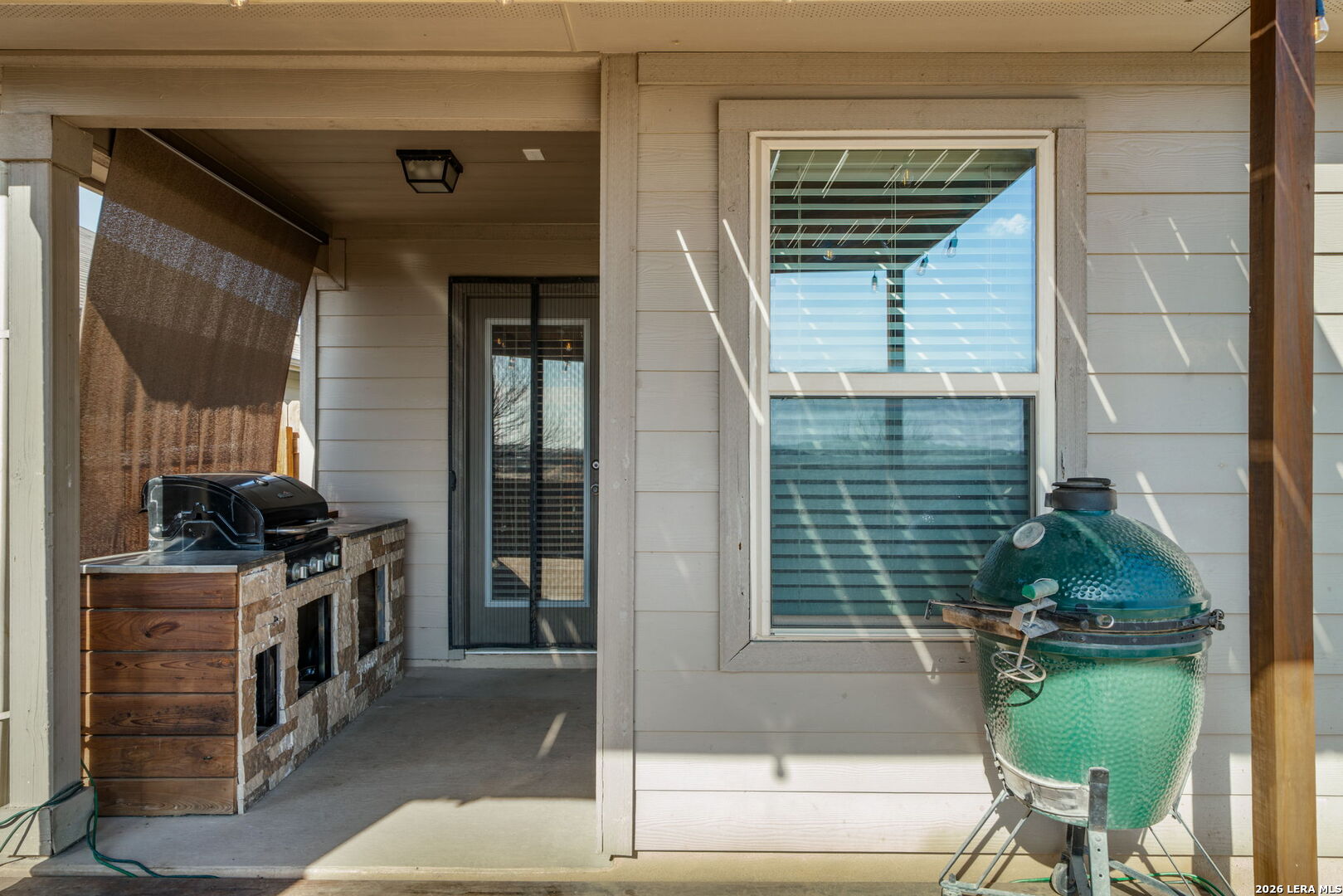 2542 McCrae