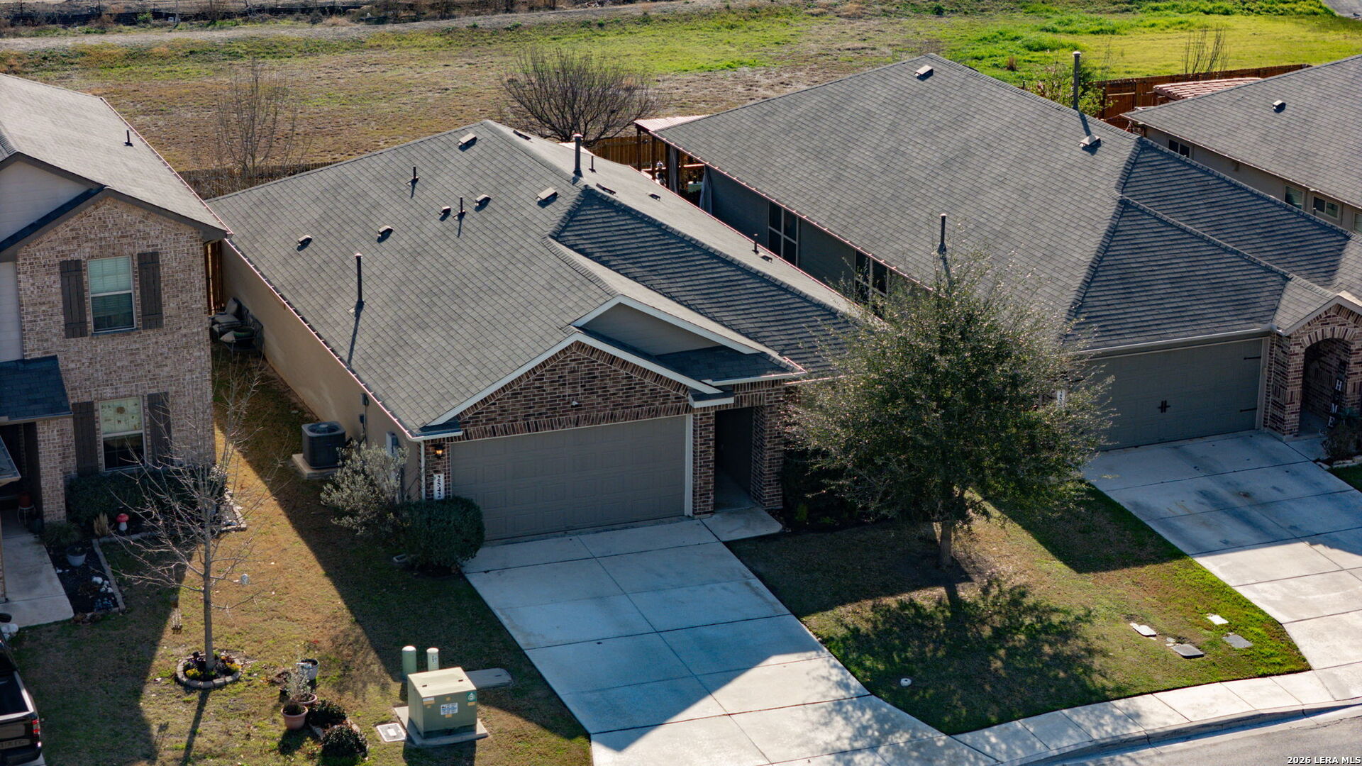 2542 McCrae