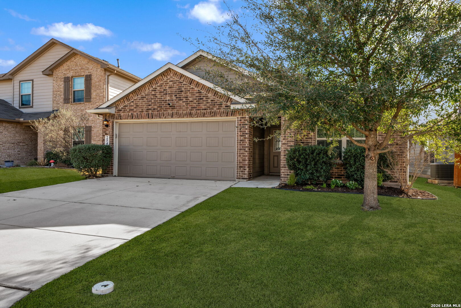 2542 McCrae