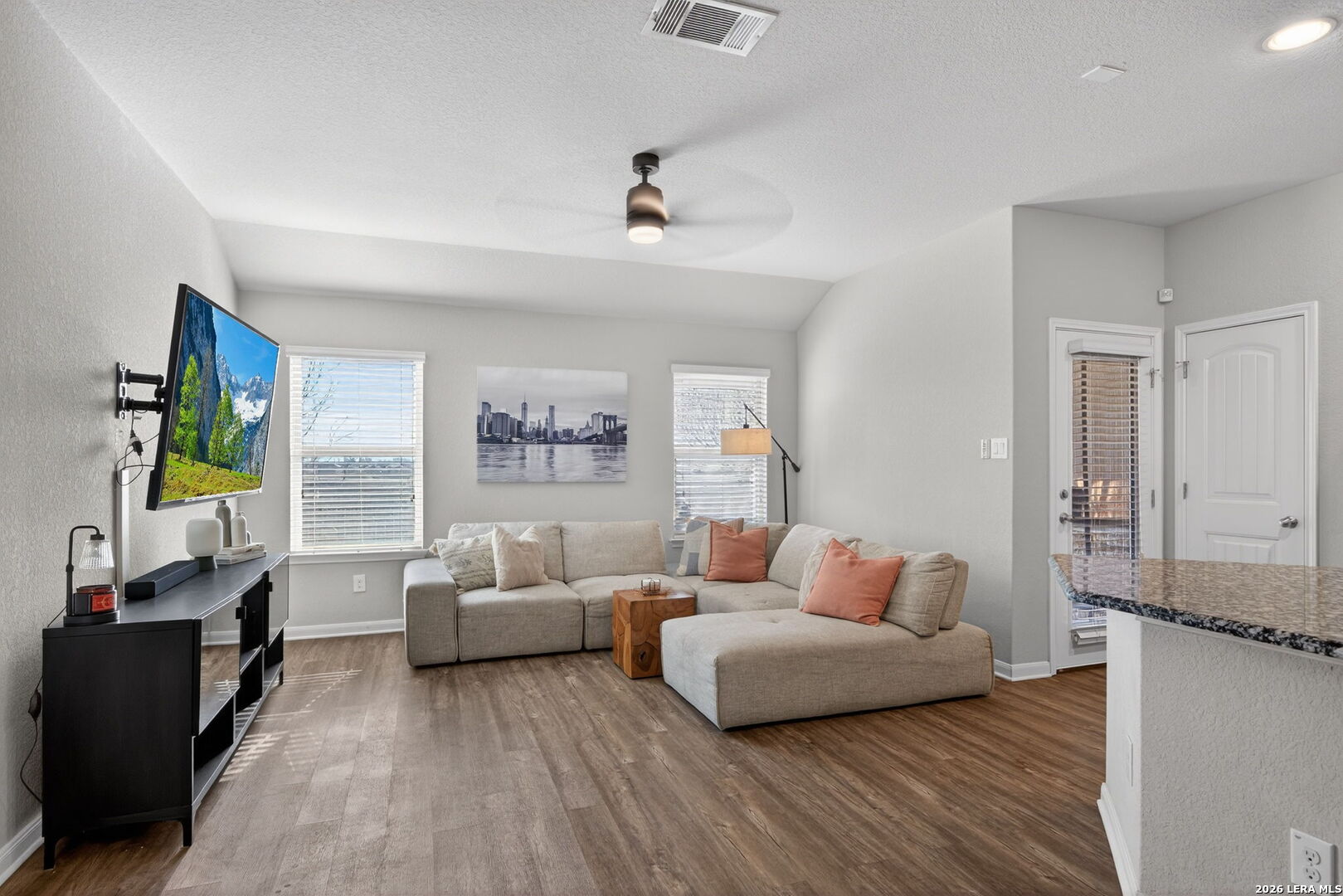 2542 McCrae