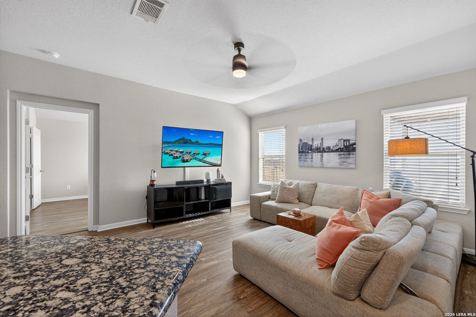 2542 McCrae