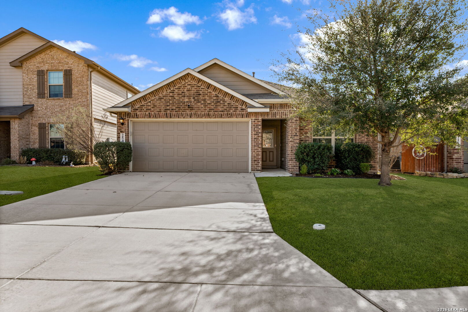 2542 McCrae