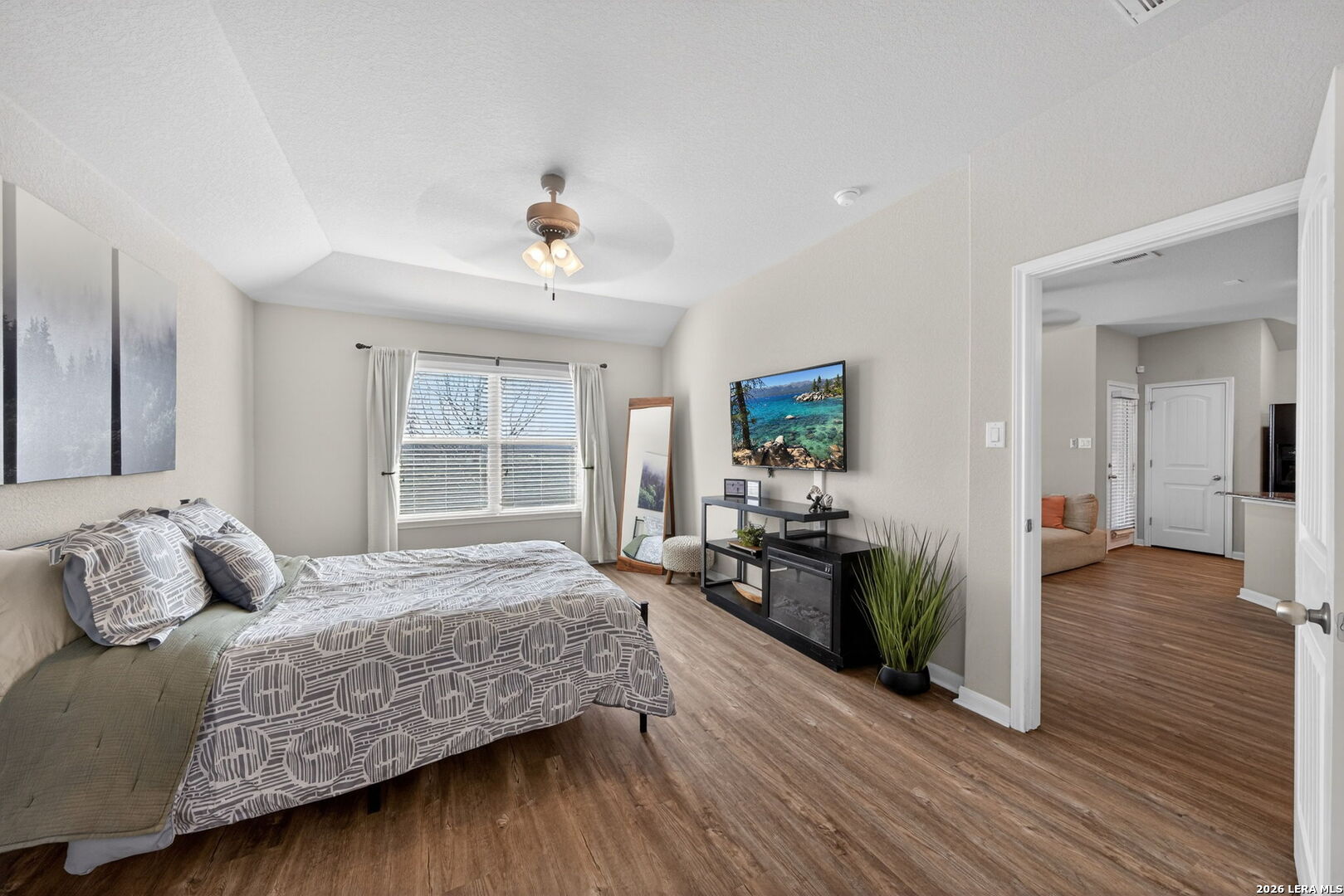 2542 McCrae