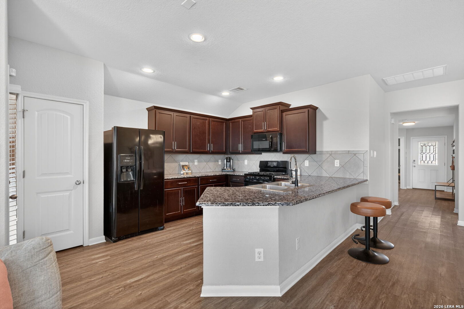 2542 McCrae
