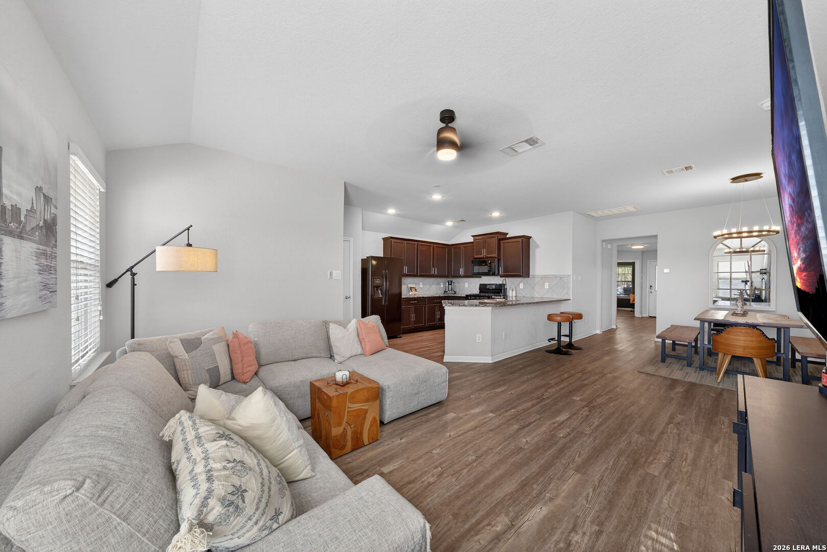 2542 McCrae