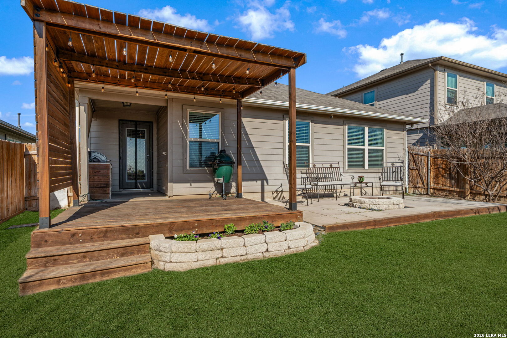 2542 McCrae