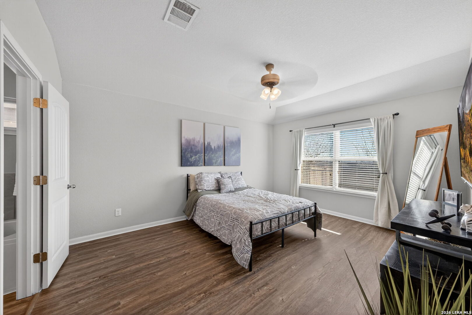 2542 McCrae