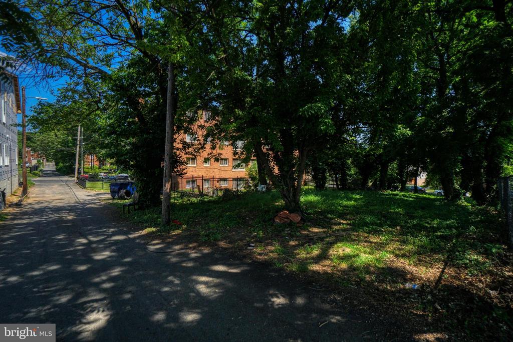 CLAY STREET NE