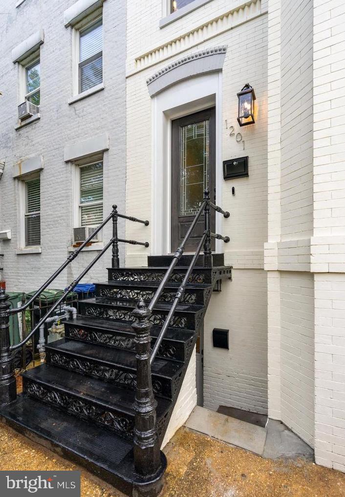 1201 4TH STREET NW B