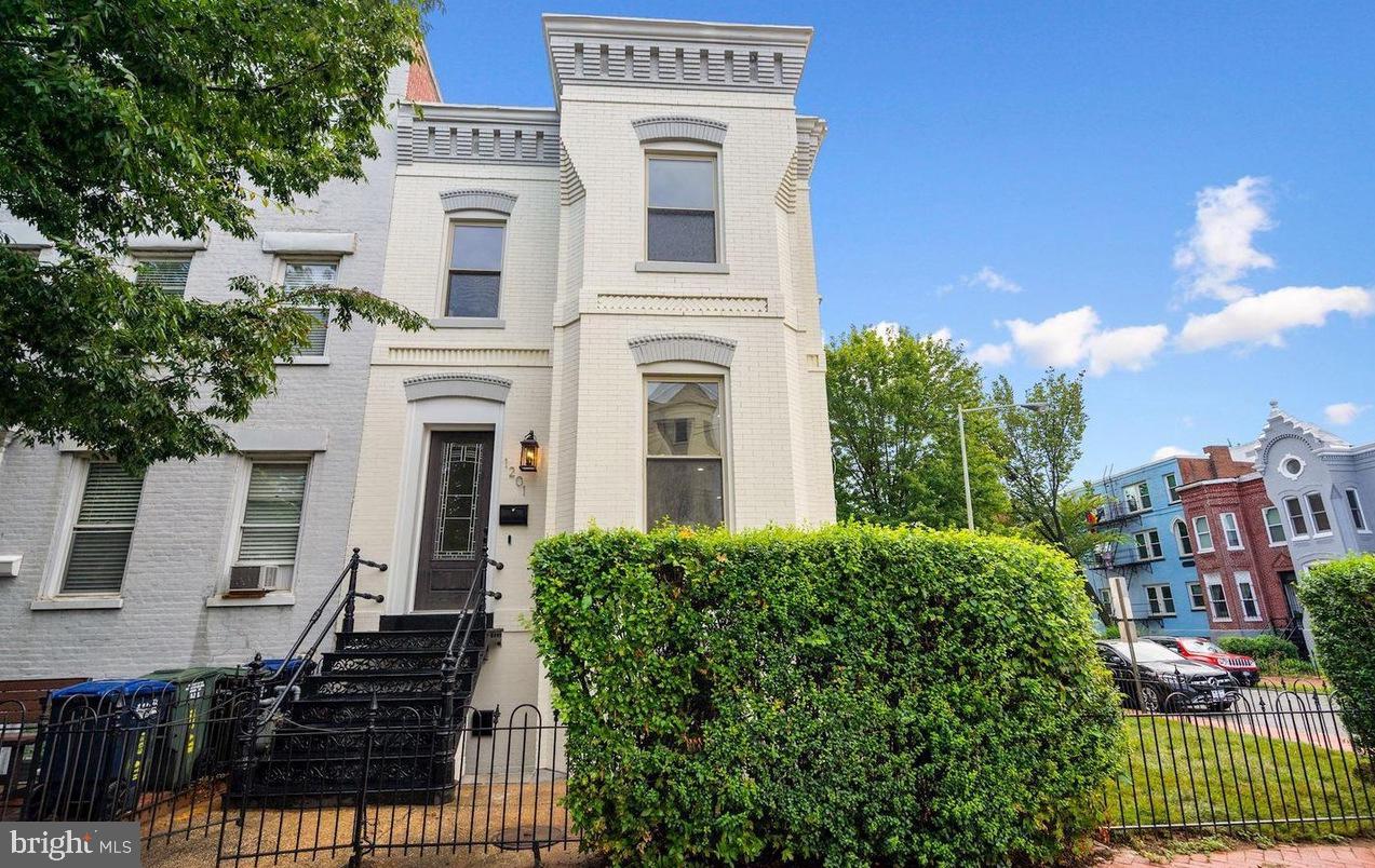 1201 4TH STREET NW B