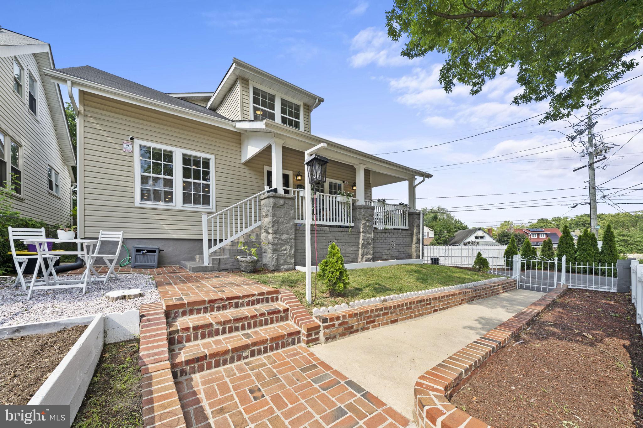 3002 FRANKLIN STREET NE