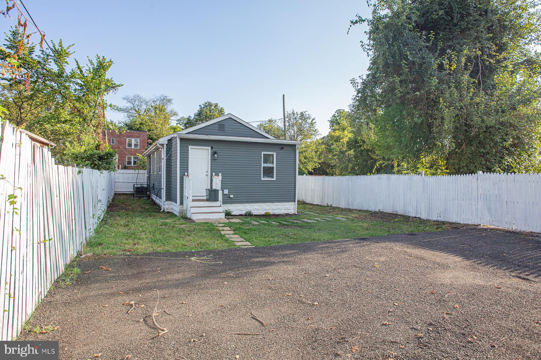 3206 D STREET SE