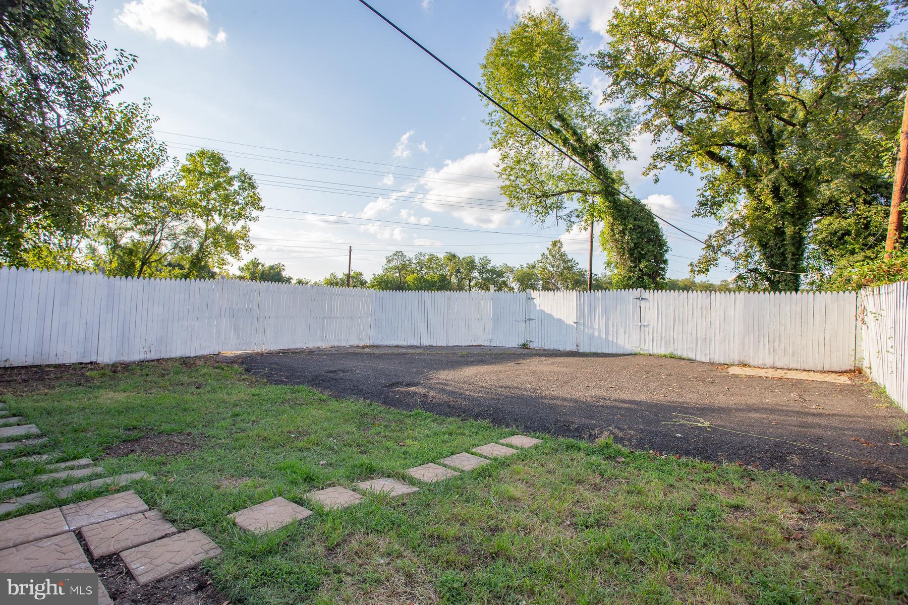 3206 D STREET SE
