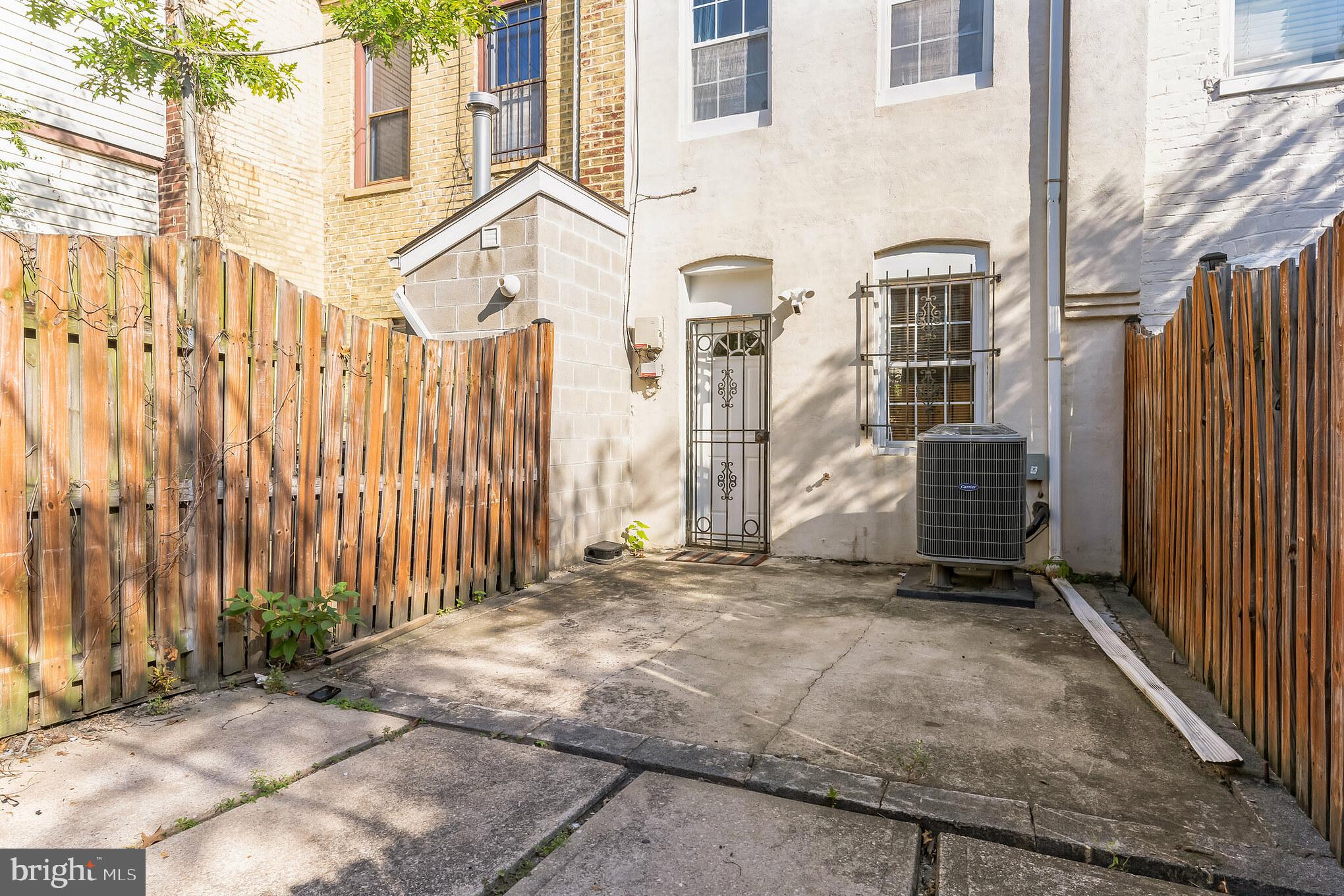 544 HOBART PLACE NW