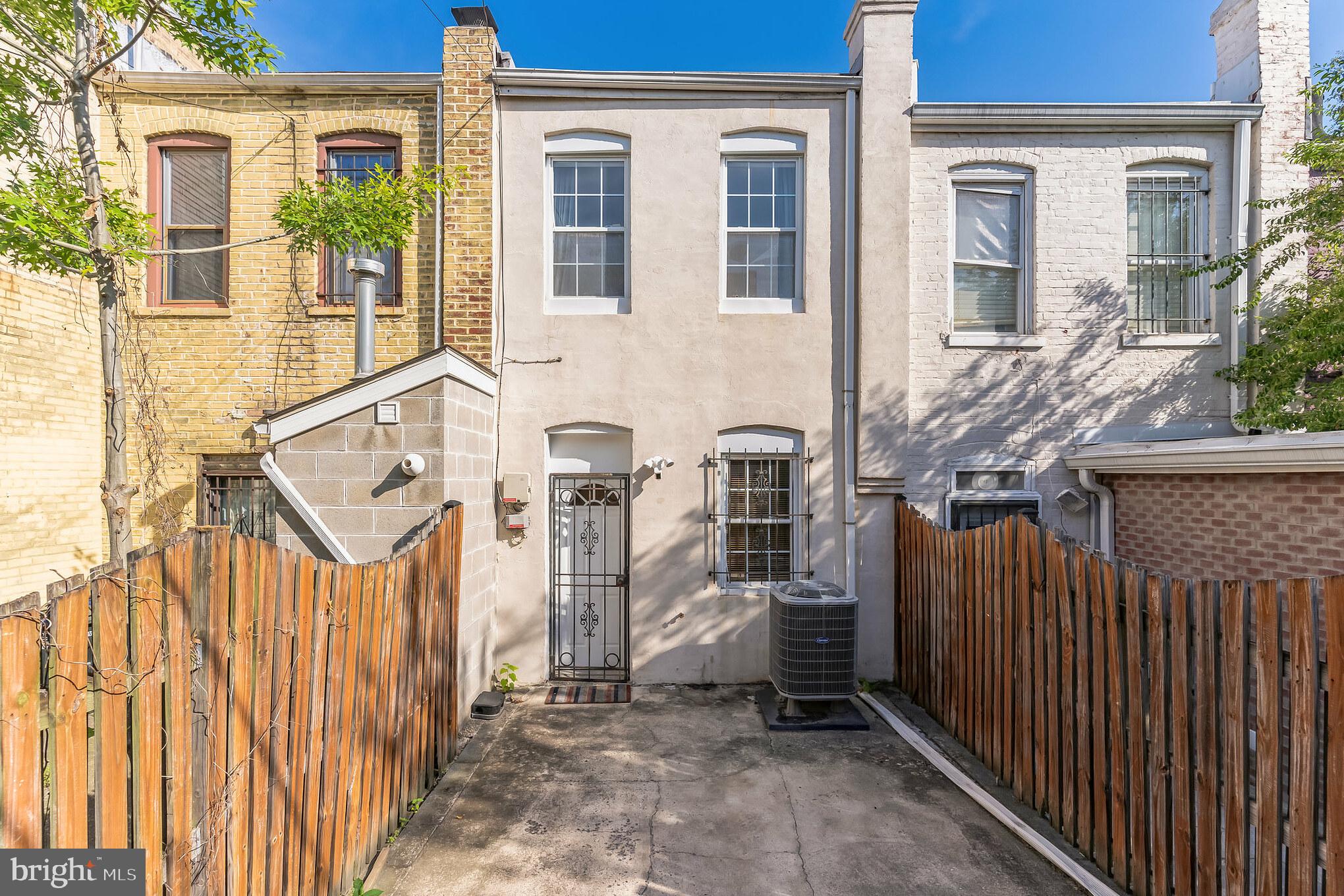 544 HOBART PLACE NW