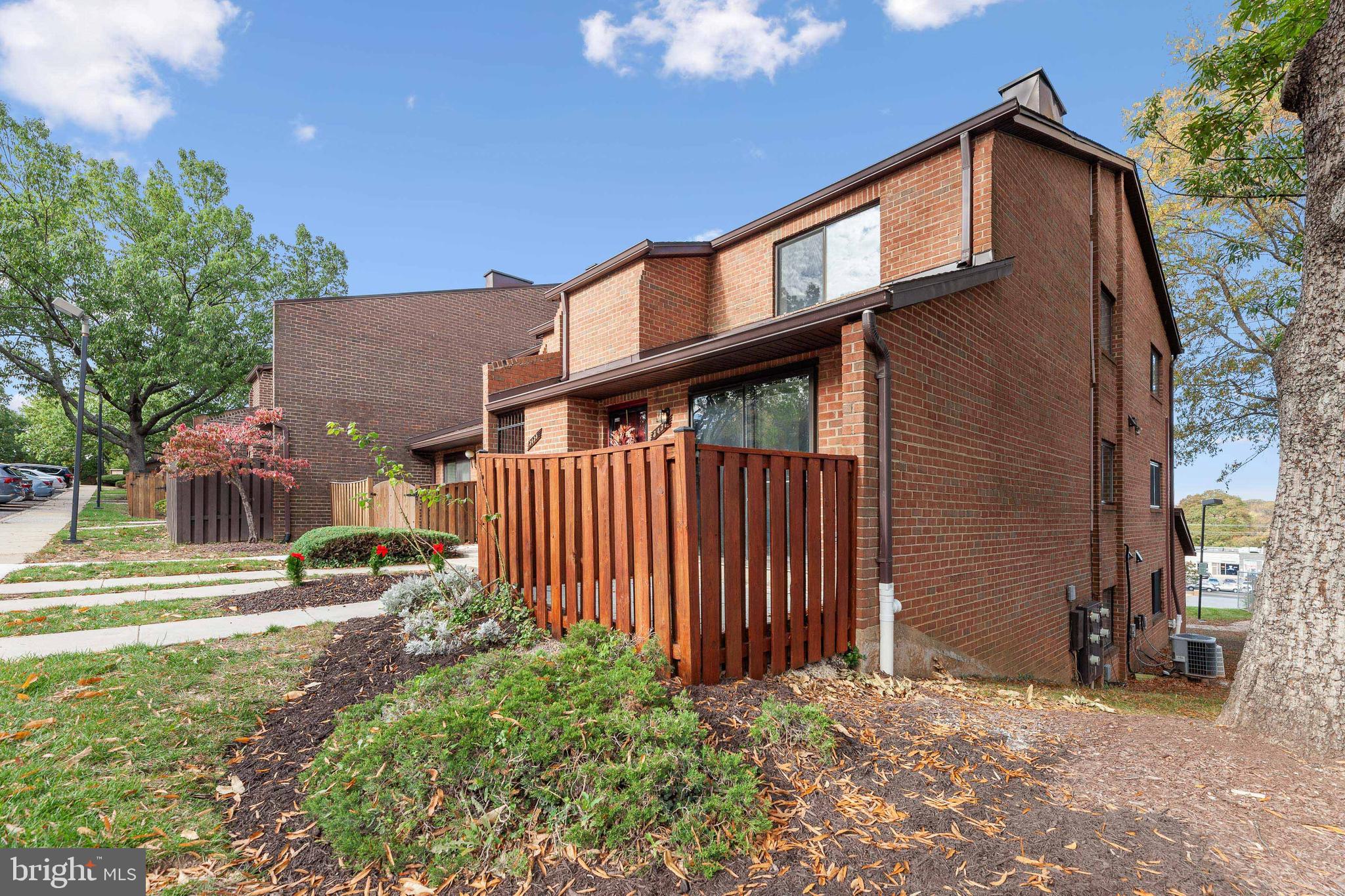 3437 SUMMIT COURT NE 3437