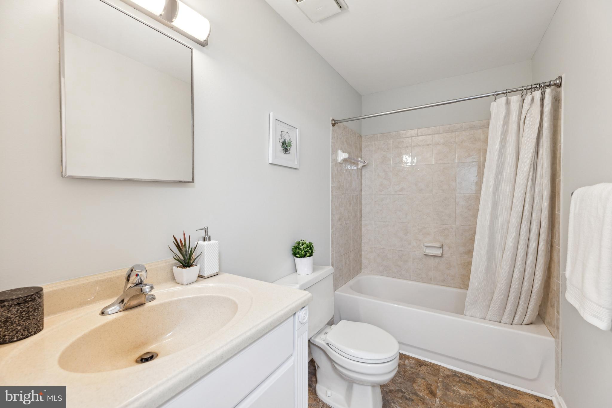 3437 SUMMIT COURT NE 3437