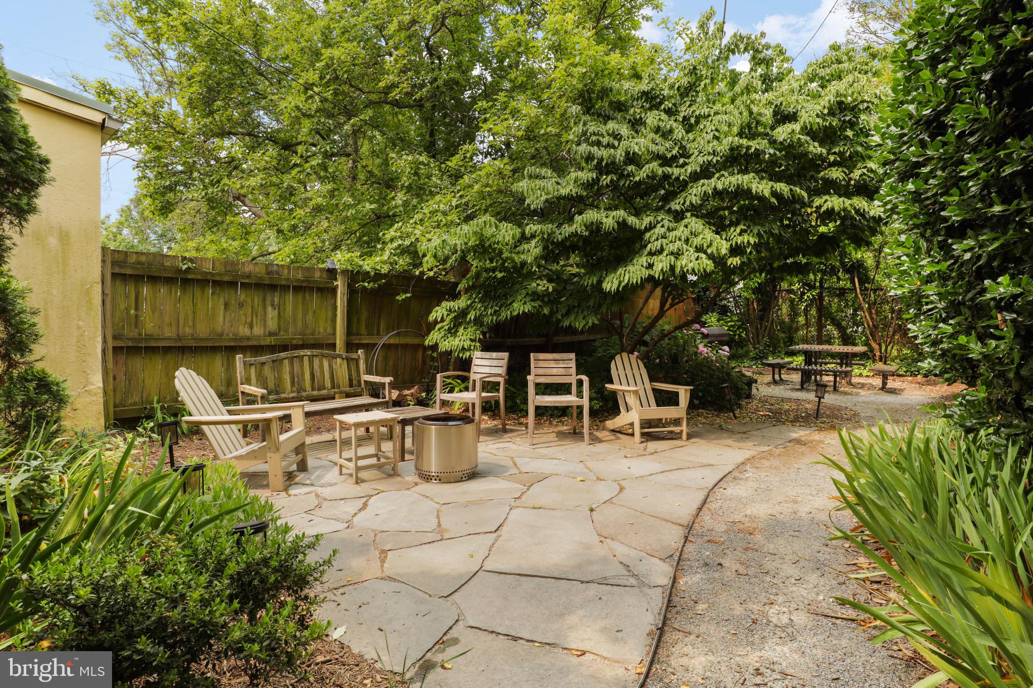 105 6TH STREET SE B1