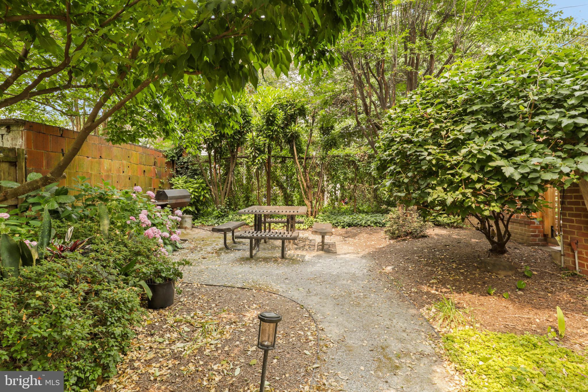 105 6TH STREET SE B1