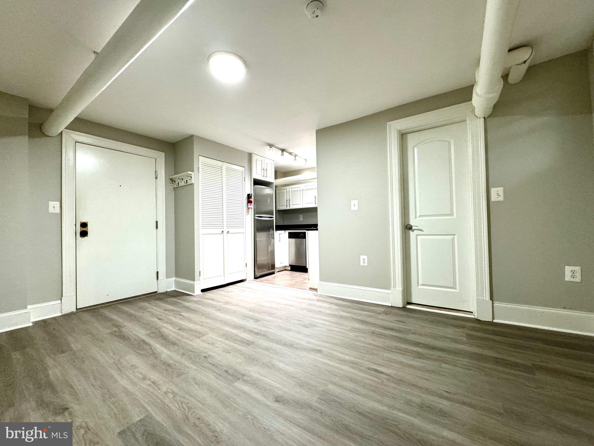 105 6TH STREET SE B1