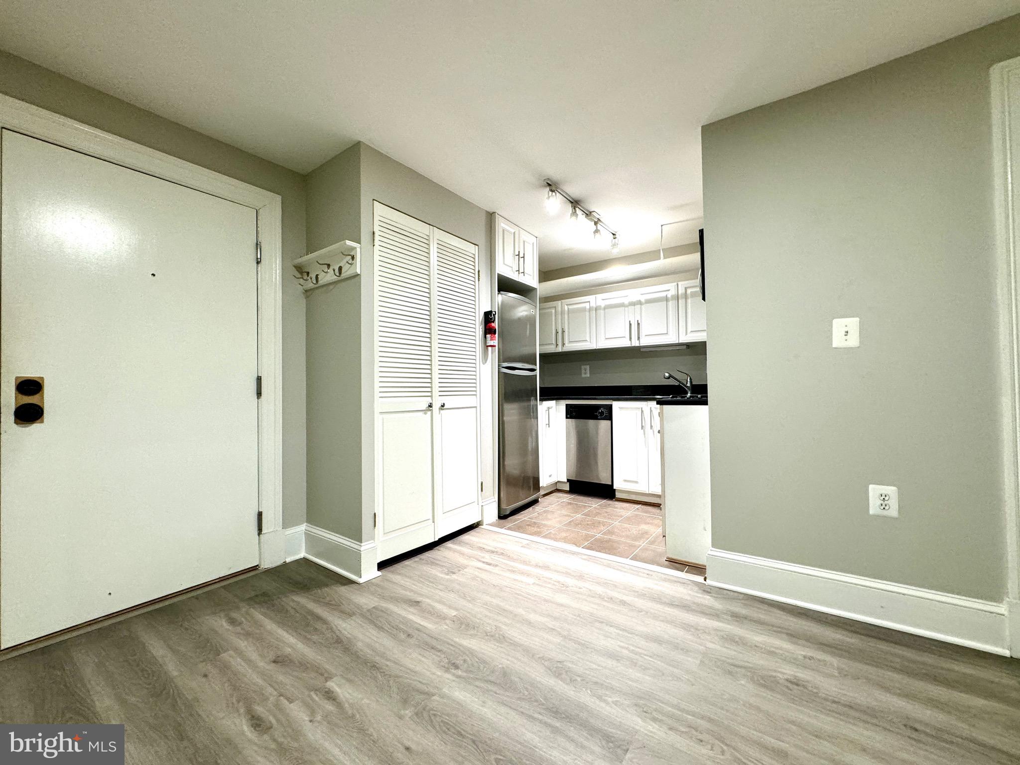 105 6TH STREET SE B1