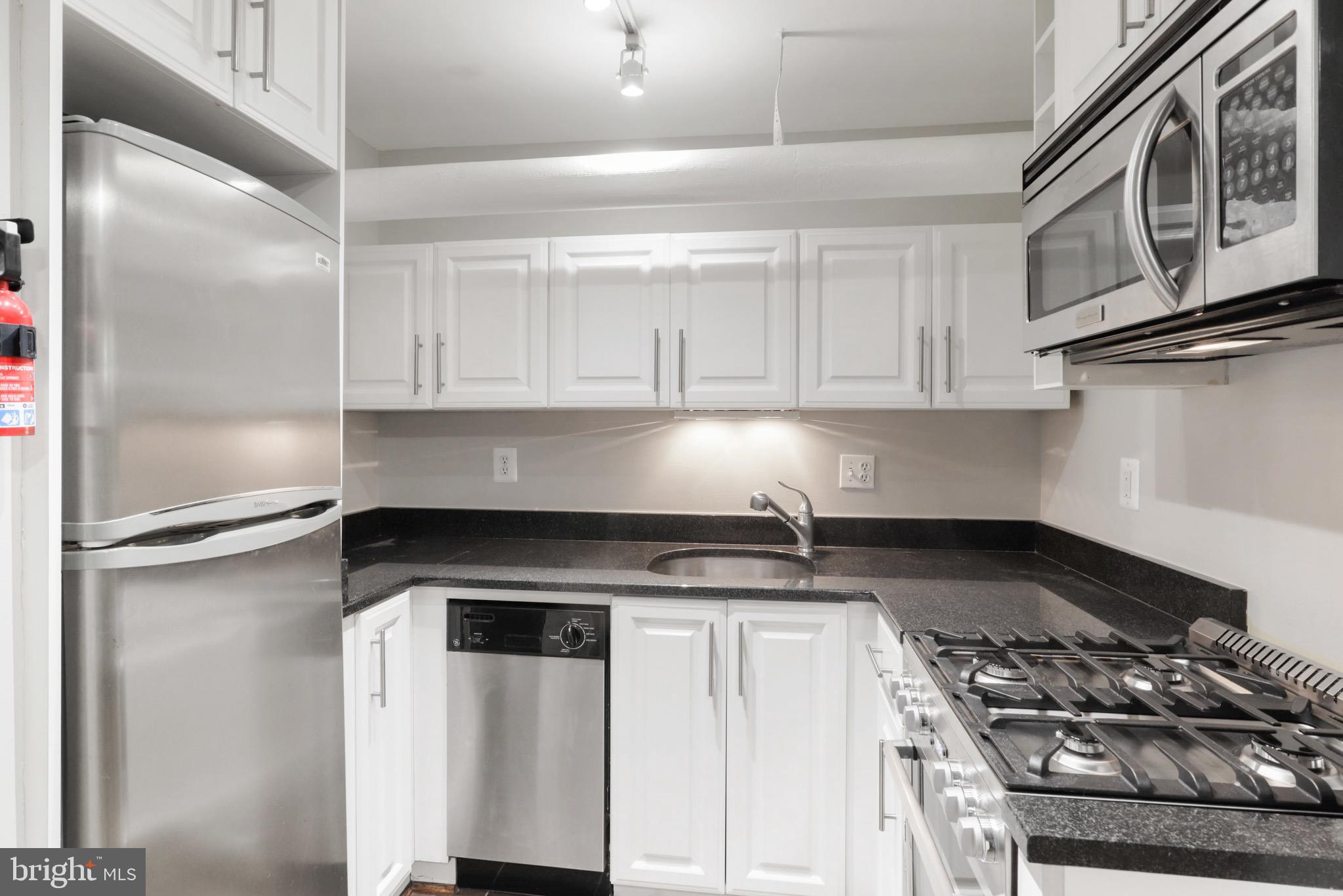 105 6TH STREET SE B1
